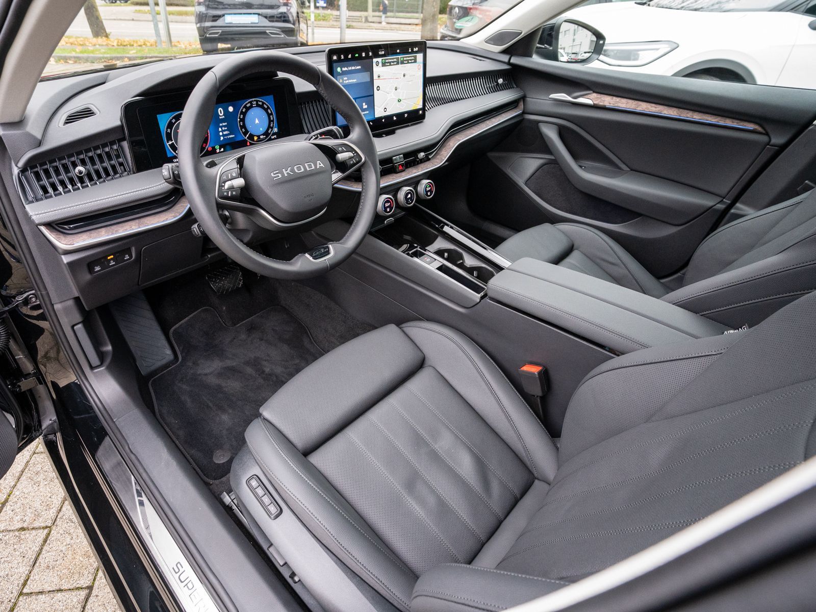 Fahrzeugabbildung SKODA Superb Combi L&K 2,0 TDI 142 kW 7-Gang-DSG 4x4