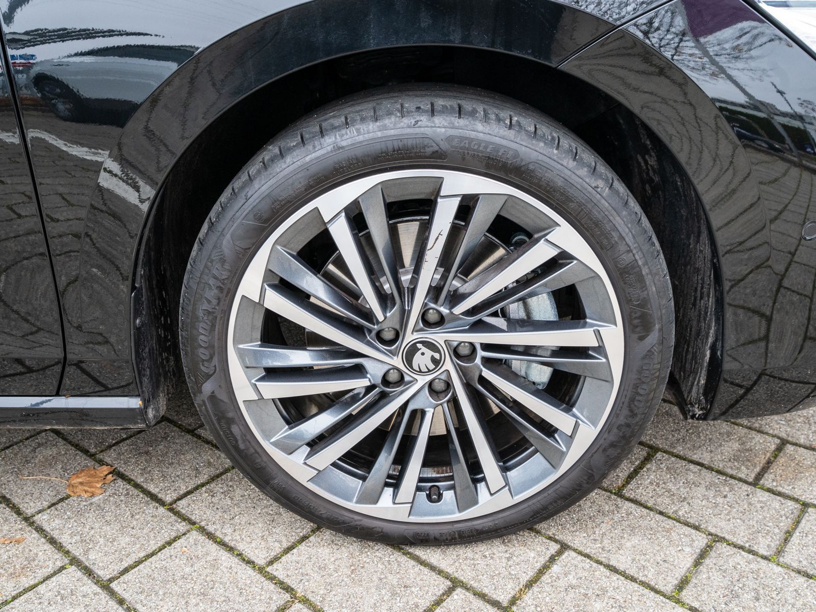 Fahrzeugabbildung SKODA Superb Combi L&K 2,0 TDI 142 kW 7-Gang-DSG 4x4