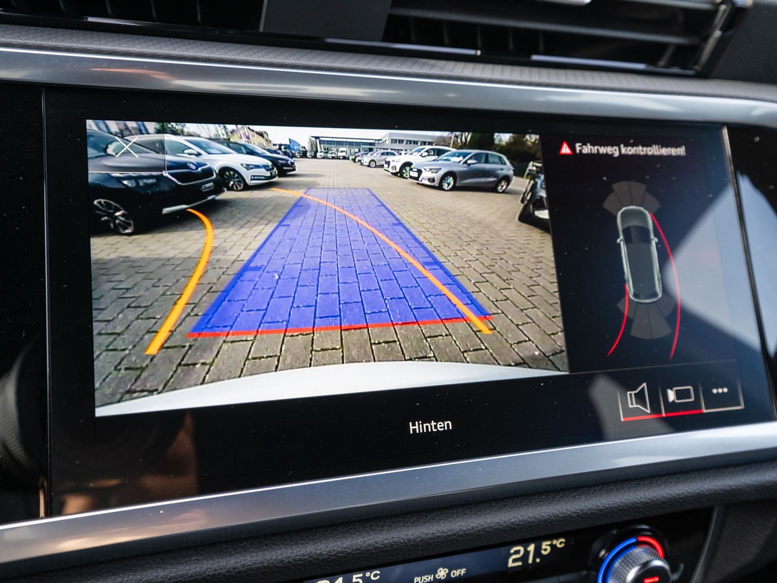 Fahrzeugabbildung Audi Q3 S line 45 TFSI e Stronic LED Navi RFK ACC AHK