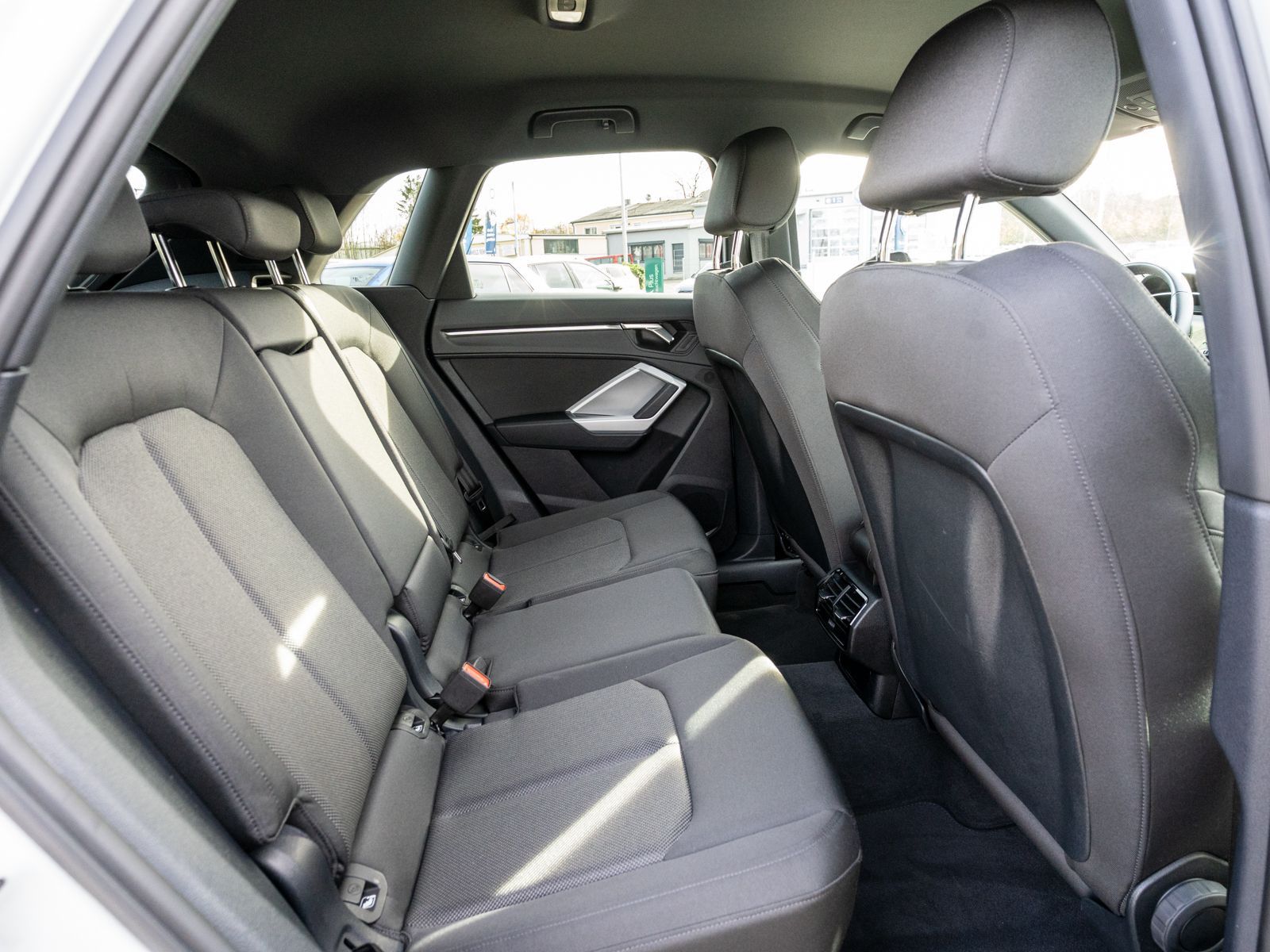 Fahrzeugabbildung Audi Q3 S line 45 TFSI e Stronic LED Navi RFK ACC AHK