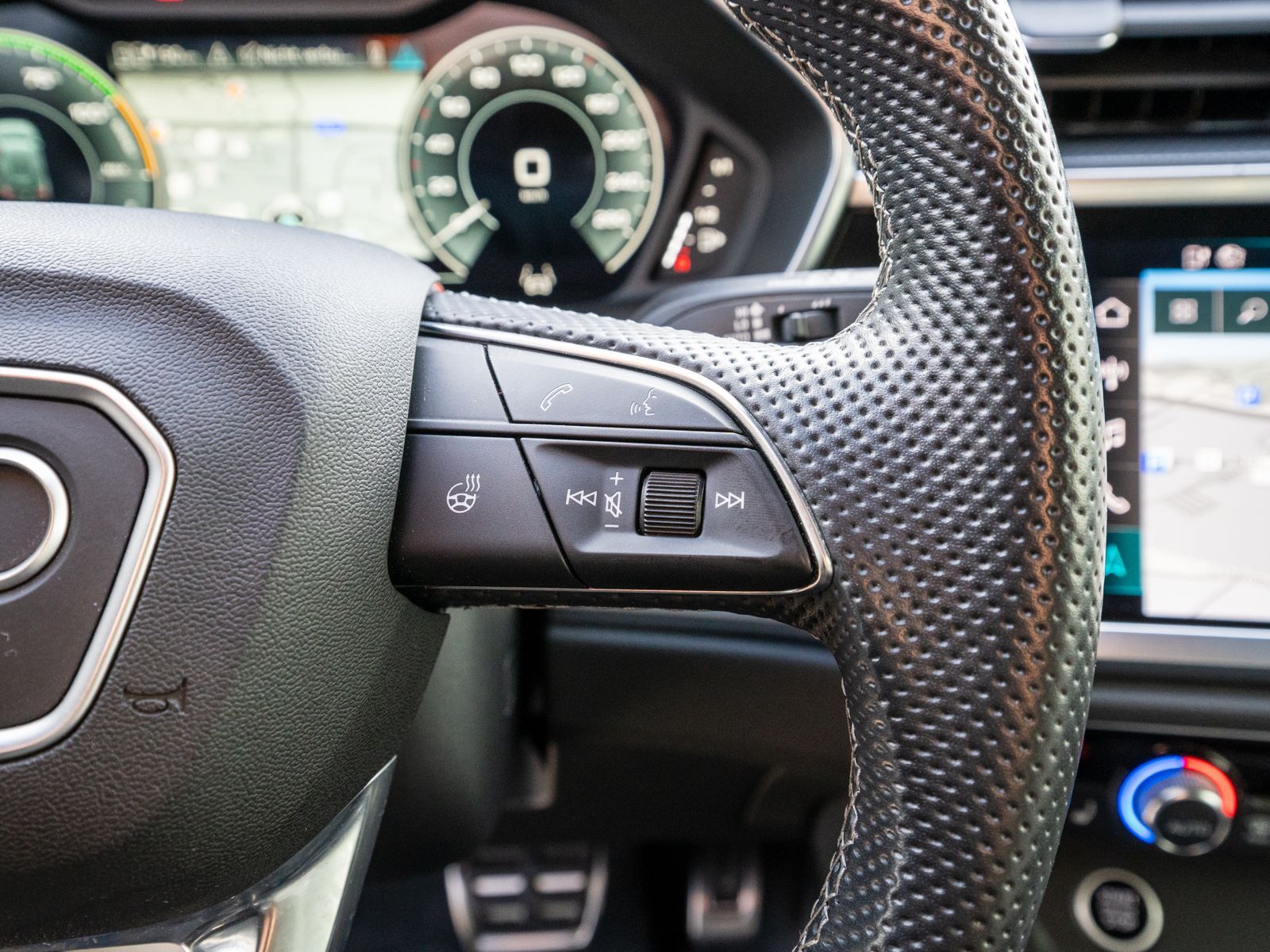 Fahrzeugabbildung Audi Q3 S line 45TFSI e Stron LED Navi 360° SONOS AHK