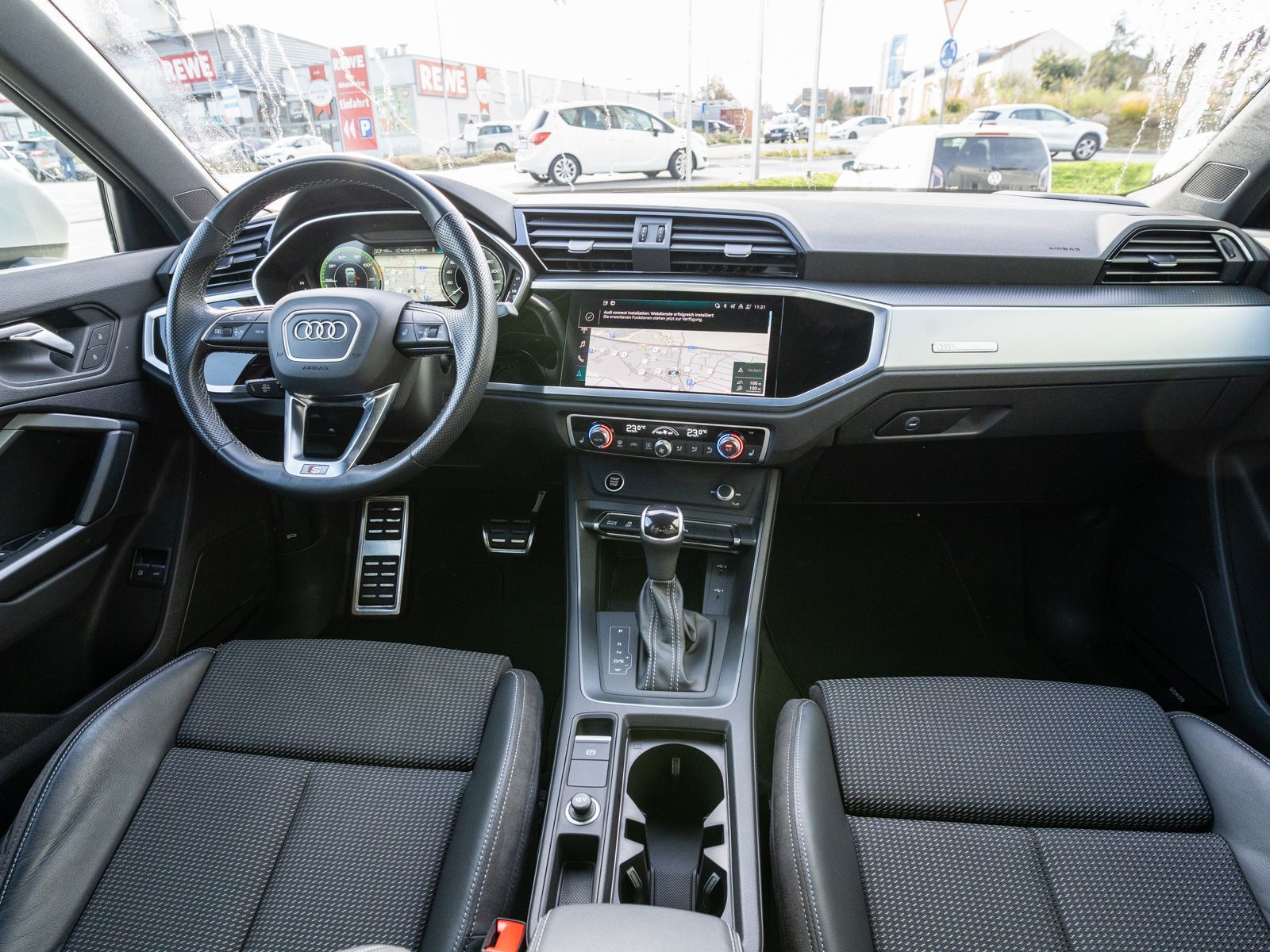 Fahrzeugabbildung Audi Q3 S line 45TFSI e Stron LED Navi 360° SONOS AHK