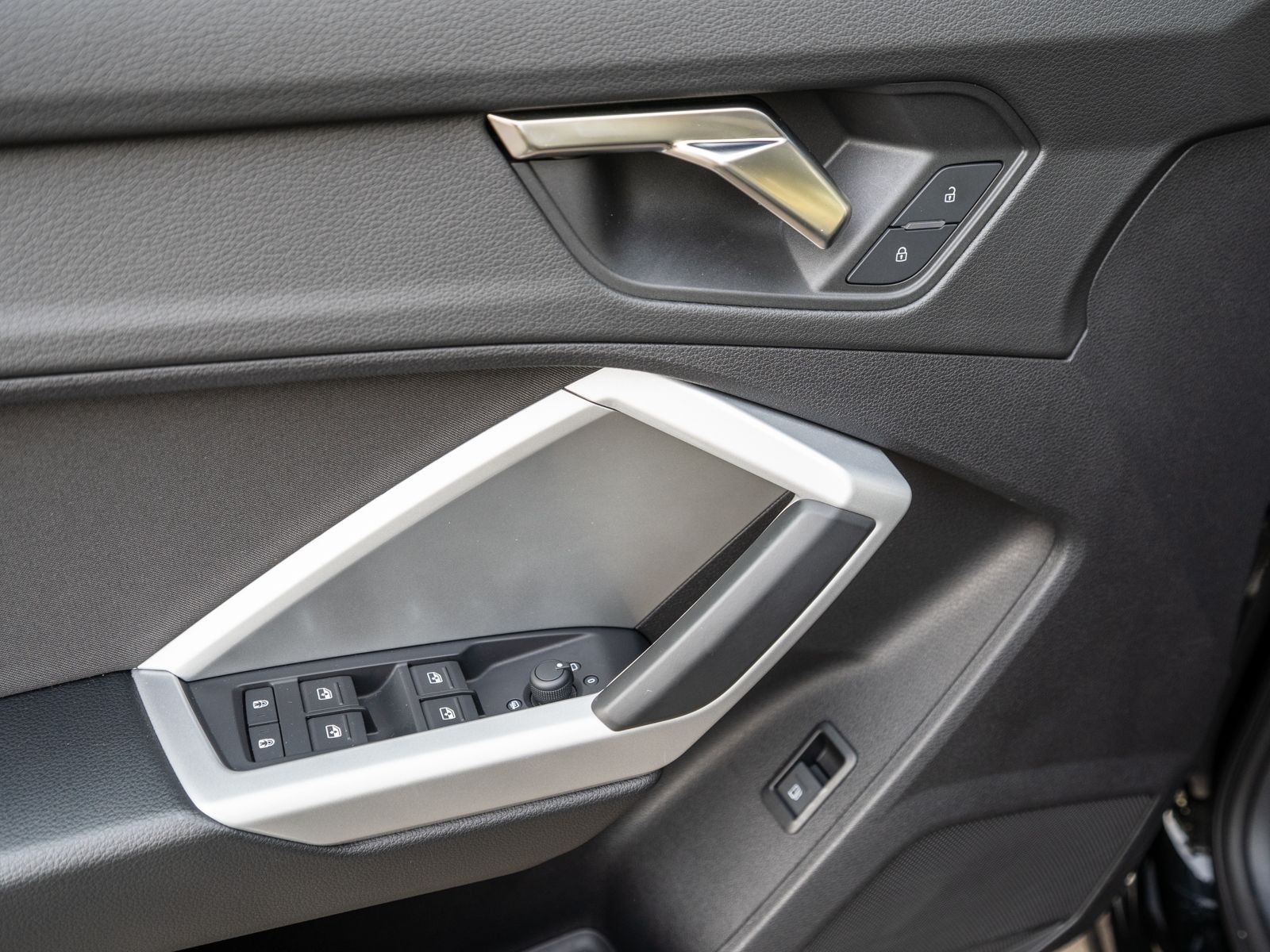 Fahrzeugabbildung Audi Q3 45TFSI e Stronic NAVI LED GRA SHZ PDC VC