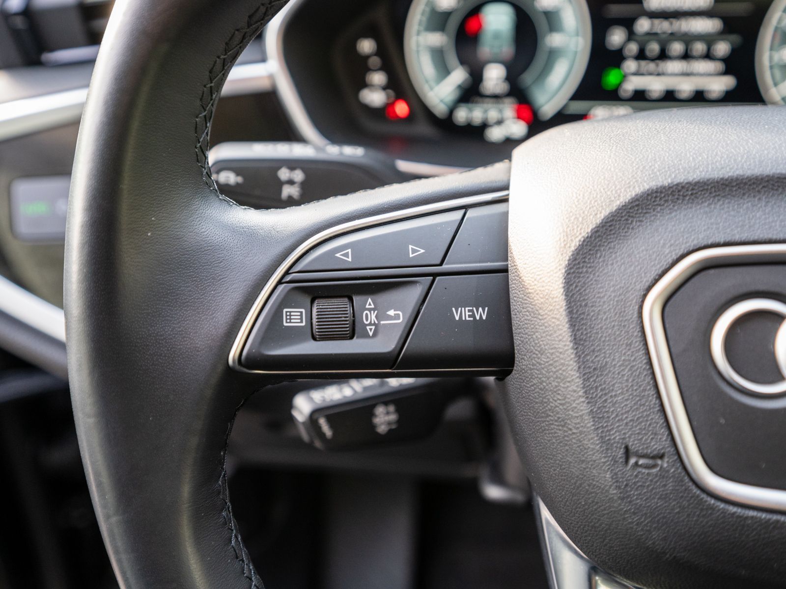 Fahrzeugabbildung Audi Q3 45TFSI e Stronic NAVI LED GRA SHZ PDC VC