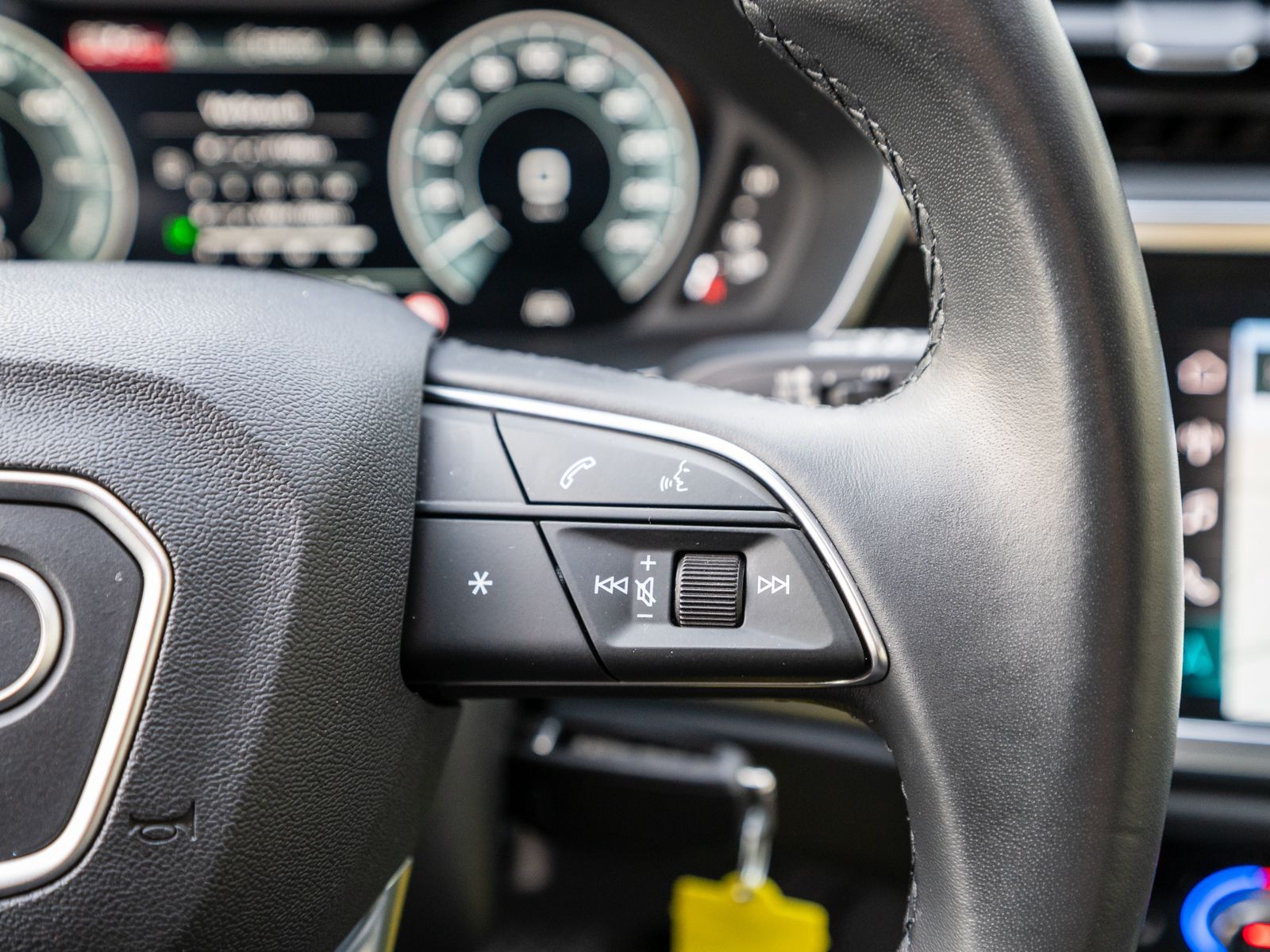 Fahrzeugabbildung Audi Q3 45TFSI e Stronic NAVI LED GRA SHZ PDC VC