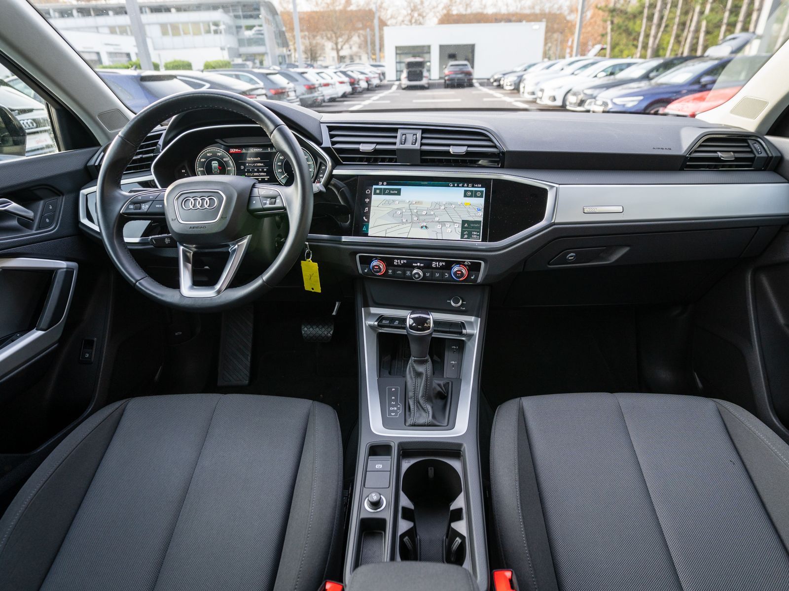 Fahrzeugabbildung Audi Q3 45TFSI e Stronic NAVI LED GRA SHZ PDC VC