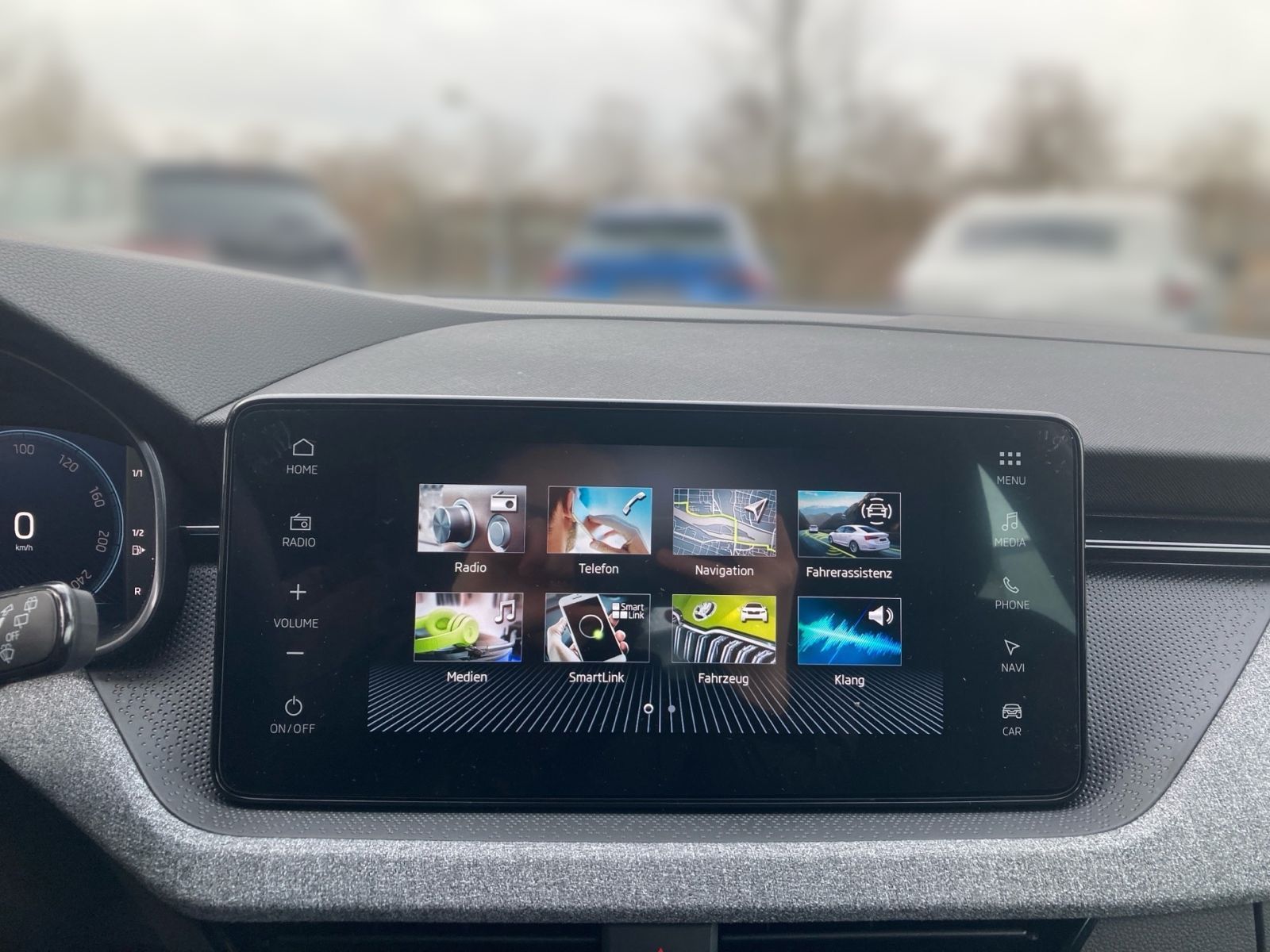 Fahrzeugabbildung SKODA Kamiq Balance 1,0 TSI 116PS DSG ACC SHZ PDC AHK