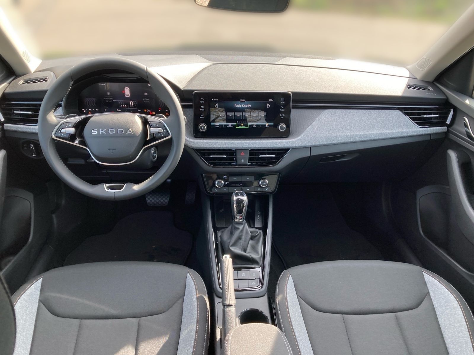 Fahrzeugabbildung SKODA Kamiq Balance 1,0TSI 116PS DSG Kamera PDC AHK