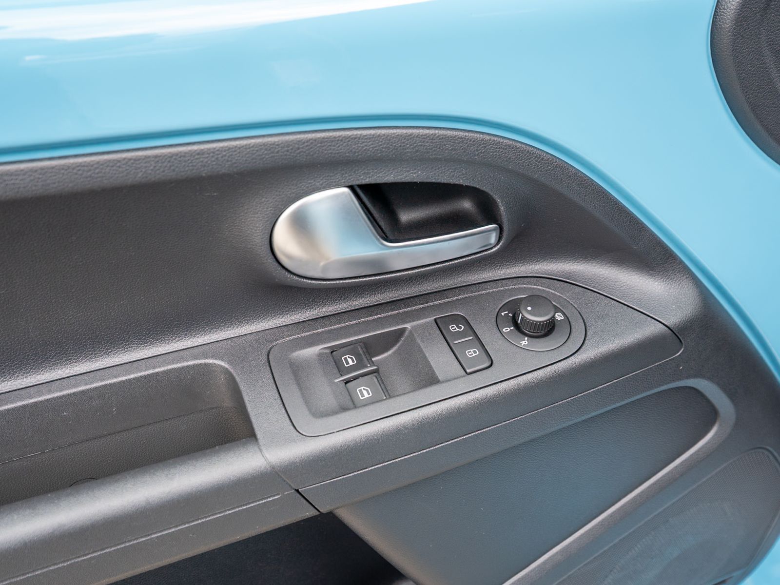 Fahrzeugabbildung Volkswagen e-up! move up! Klimaauto RFK GRA PDC SHZ CCS