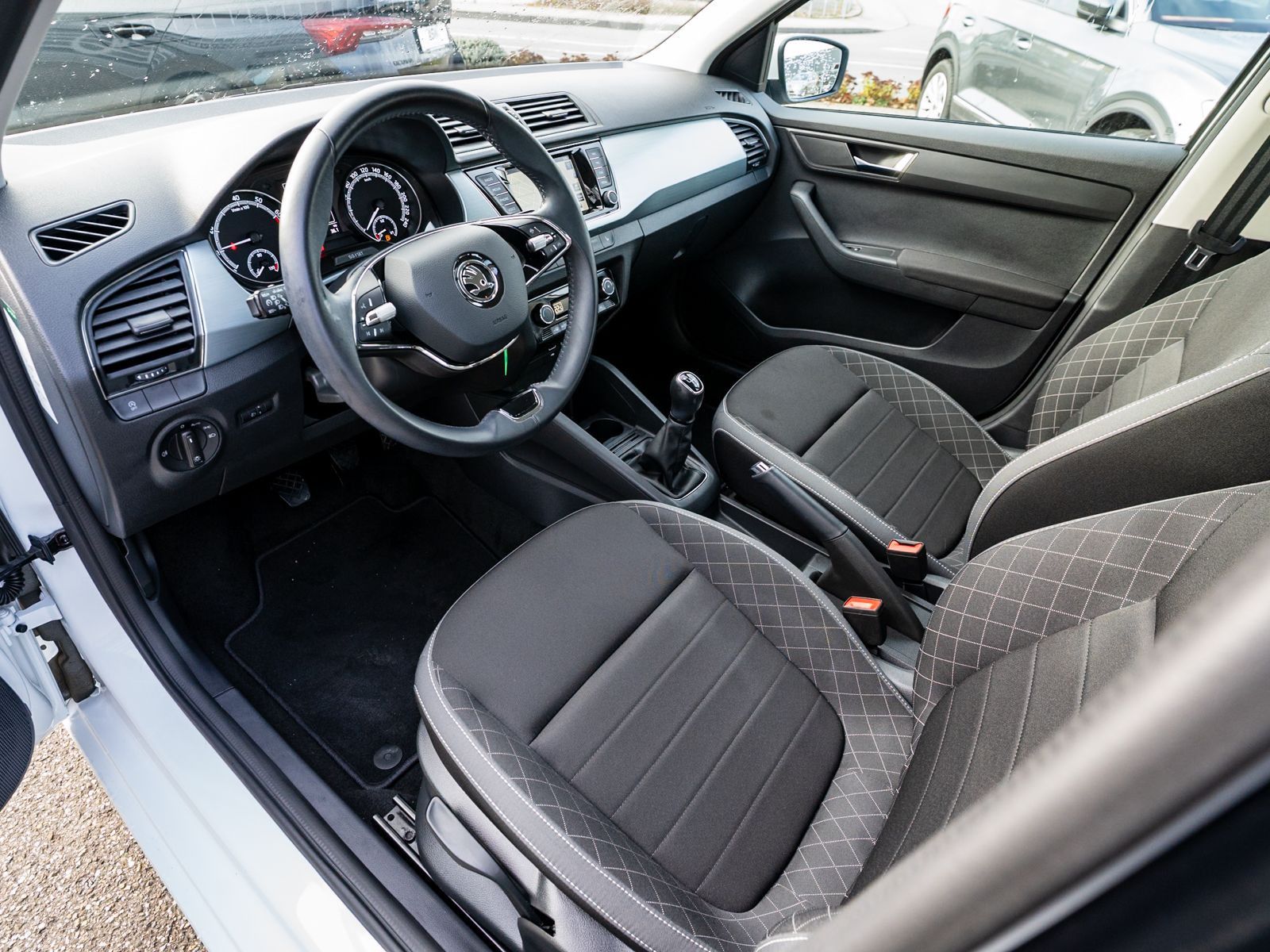 Fahrzeugabbildung SKODA Fabia Combi Ambition 1.0 TSI Navi Klima PDC SHZ