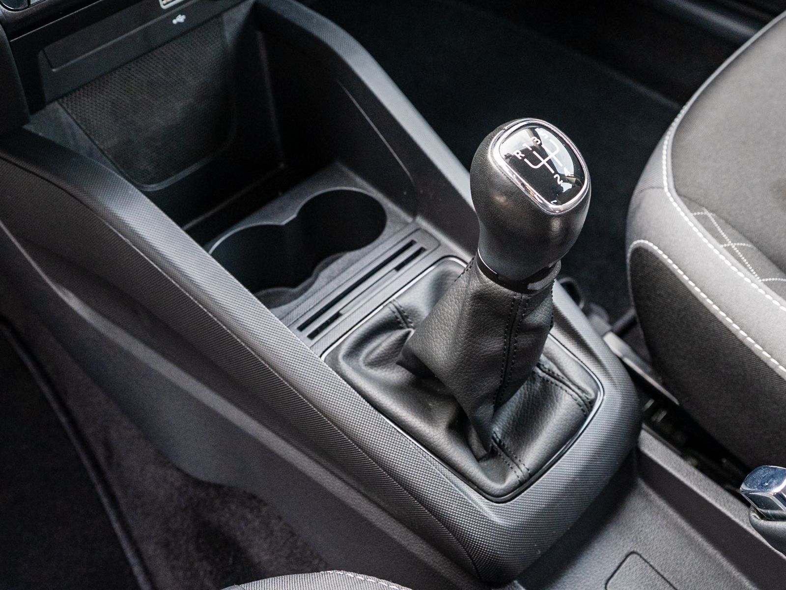 Fahrzeugabbildung SKODA Fabia Combi Ambition 1.0 TSI Navi Klima PDC SHZ