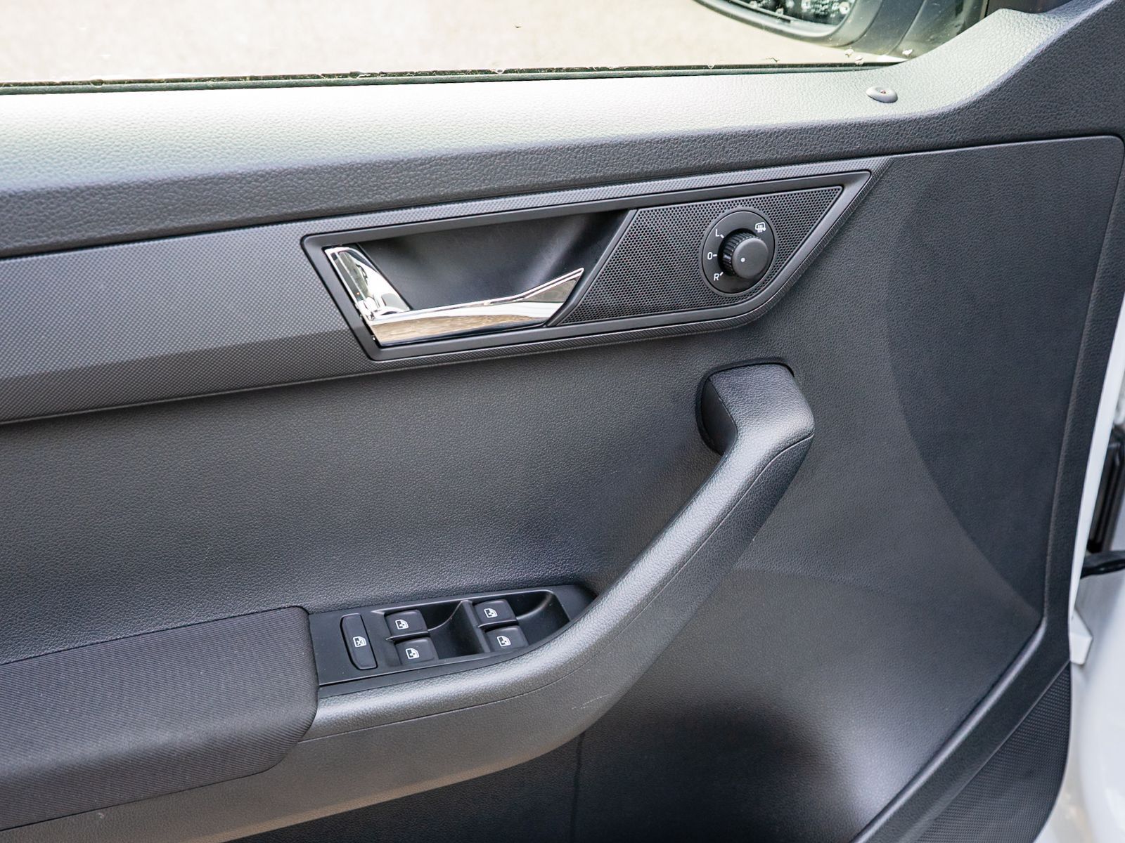 Fahrzeugabbildung SKODA Fabia Combi Ambition 1.0 TSI Navi Klima PDC SHZ