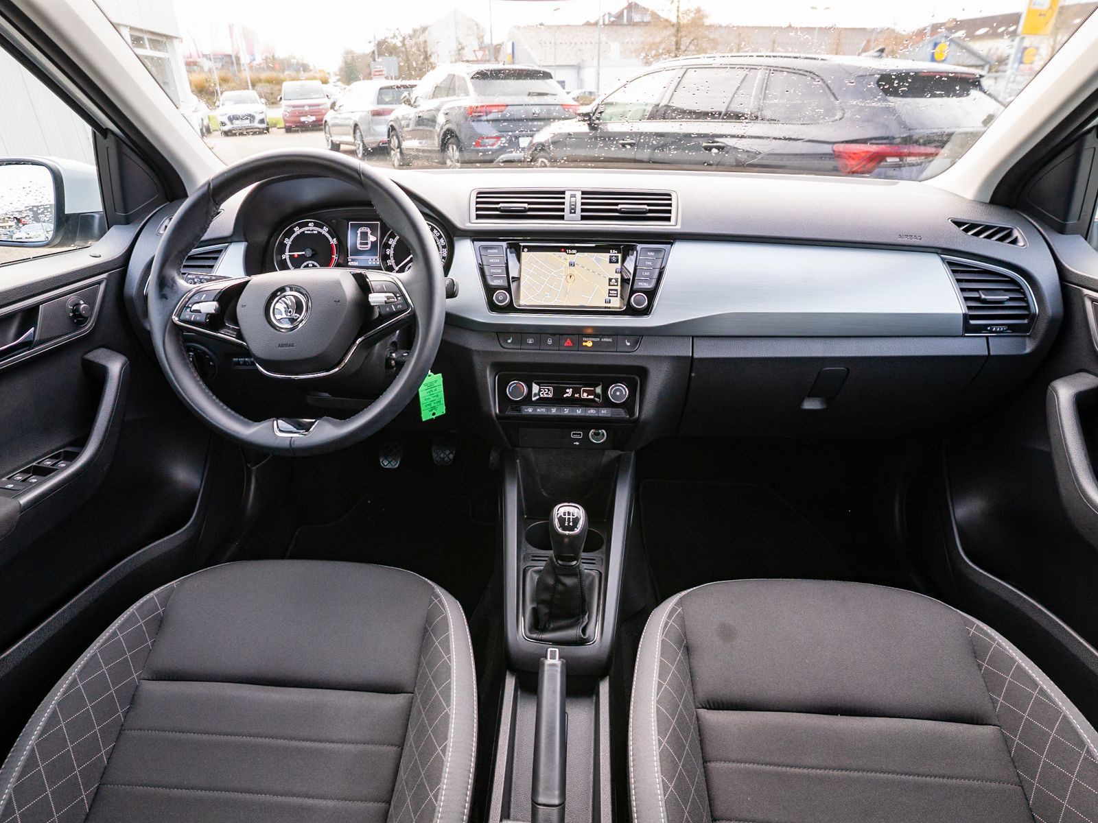 Fahrzeugabbildung SKODA Fabia Combi Ambition 1.0 TSI Navi Klima PDC SHZ