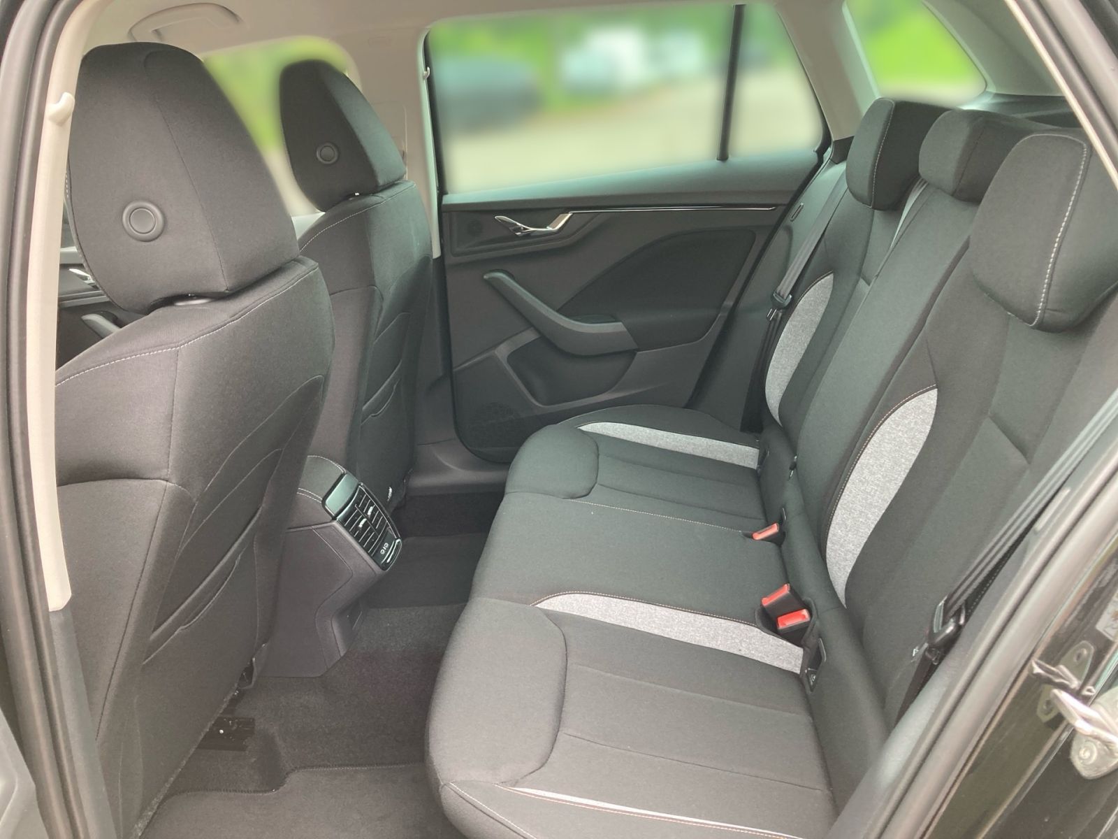 Fahrzeugabbildung SKODA Kamiq Balance 1,0 TSI 115PS DSG ACC SHZ PDC AHK