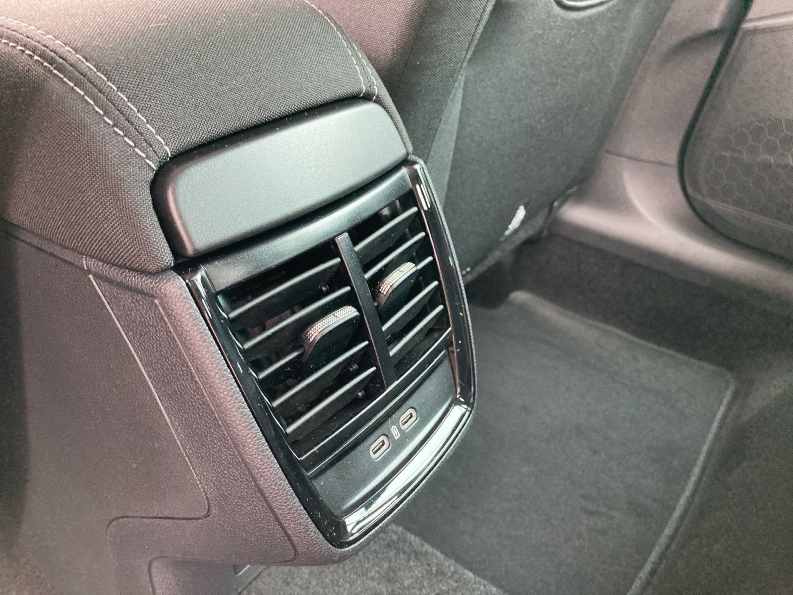 Fahrzeugabbildung SKODA Kamiq Balance 1,0 TSI 115PS DSG ACC SHZ PDC AHK