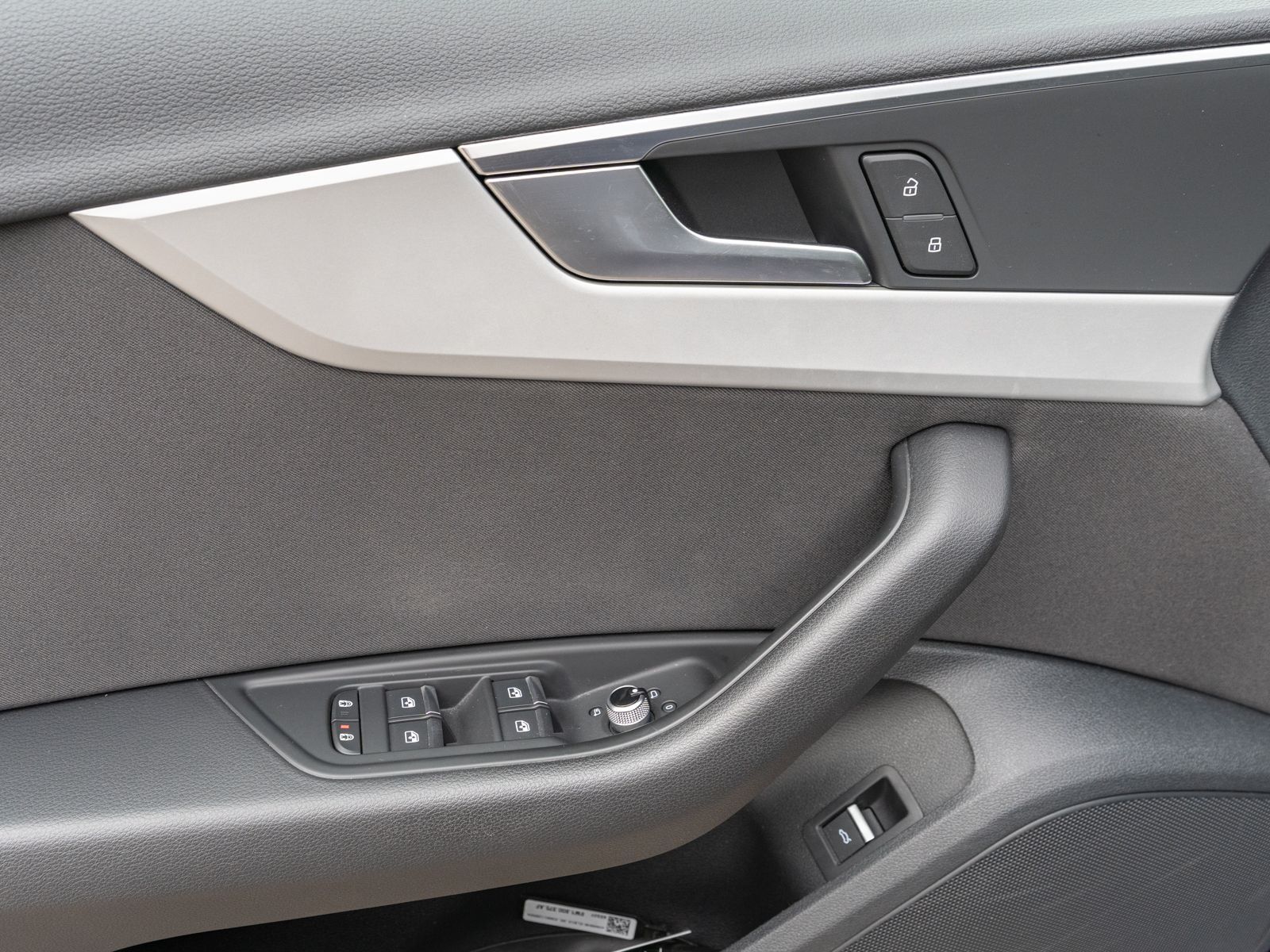 Fahrzeugabbildung Audi A4 Avant 40TDI quattro Stronic NAVI LED PDC SHZ