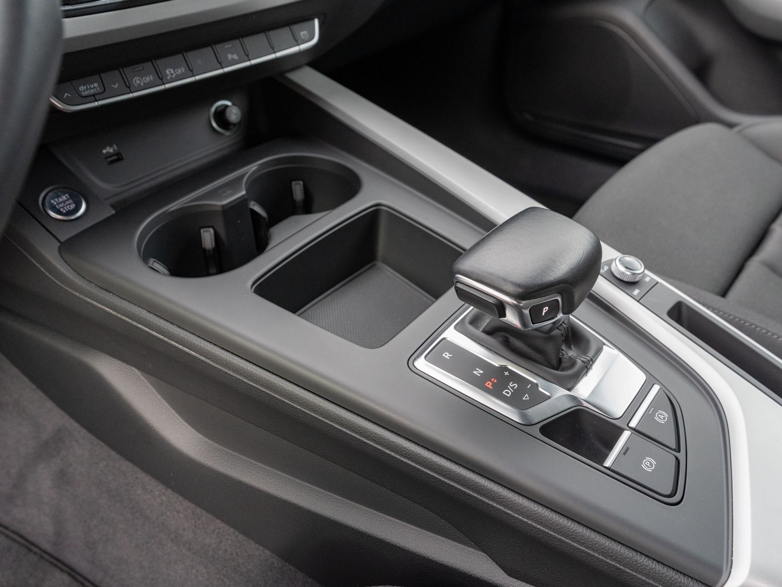 Fahrzeugabbildung Audi A4 Avant 40TDI quattro Stronic NAVI LED PDC SHZ