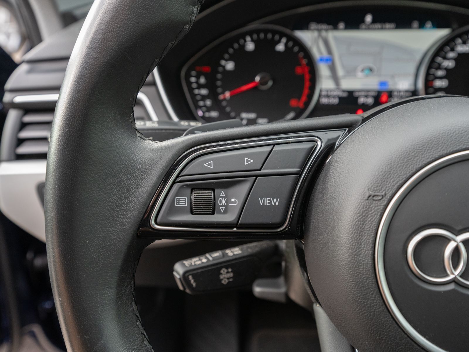Fahrzeugabbildung Audi A4 Avant 40TDI quattro Stronic NAVI LED PDC SHZ
