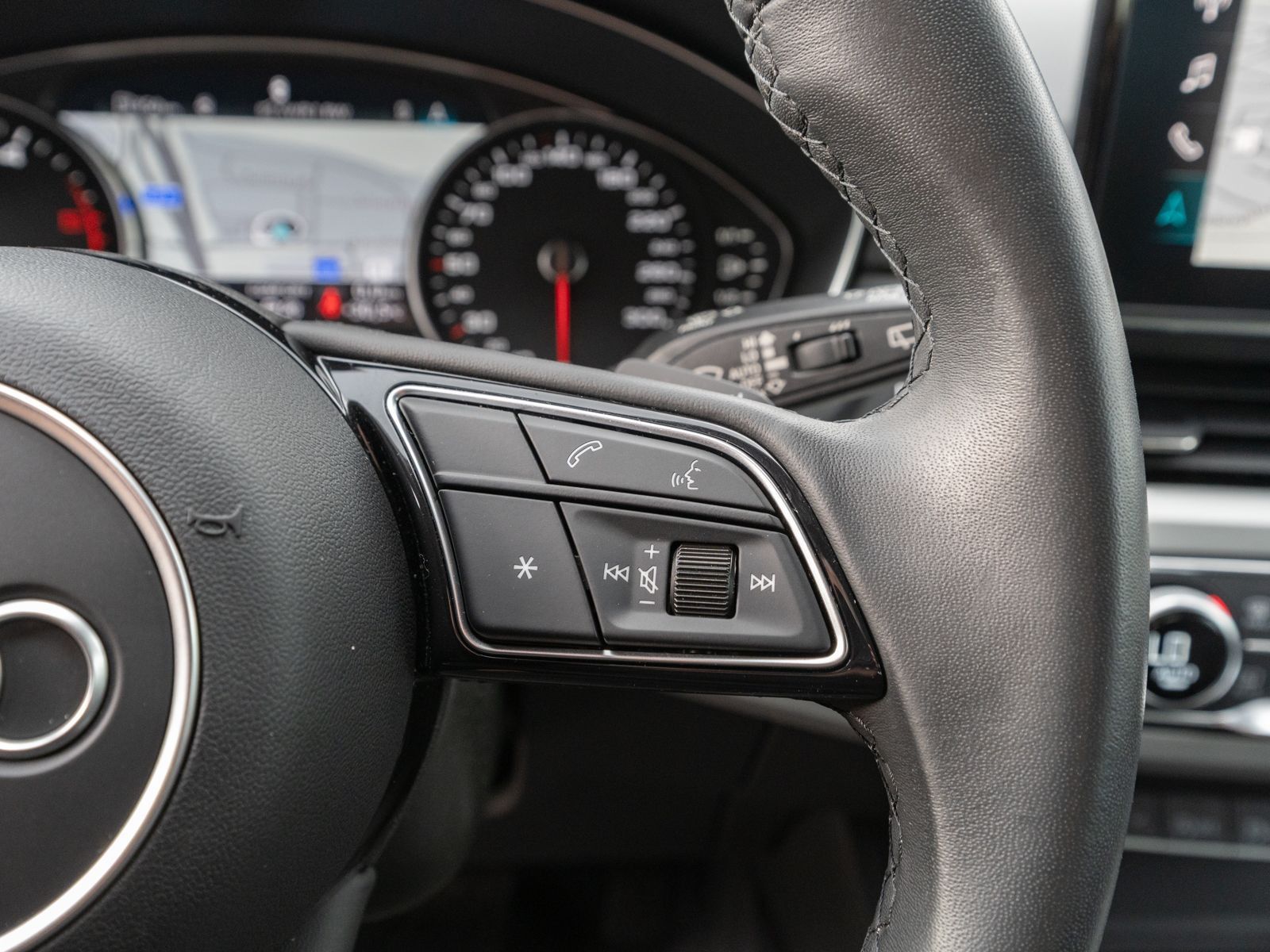 Fahrzeugabbildung Audi A4 Avant 40TDI quattro Stronic NAVI LED PDC SHZ