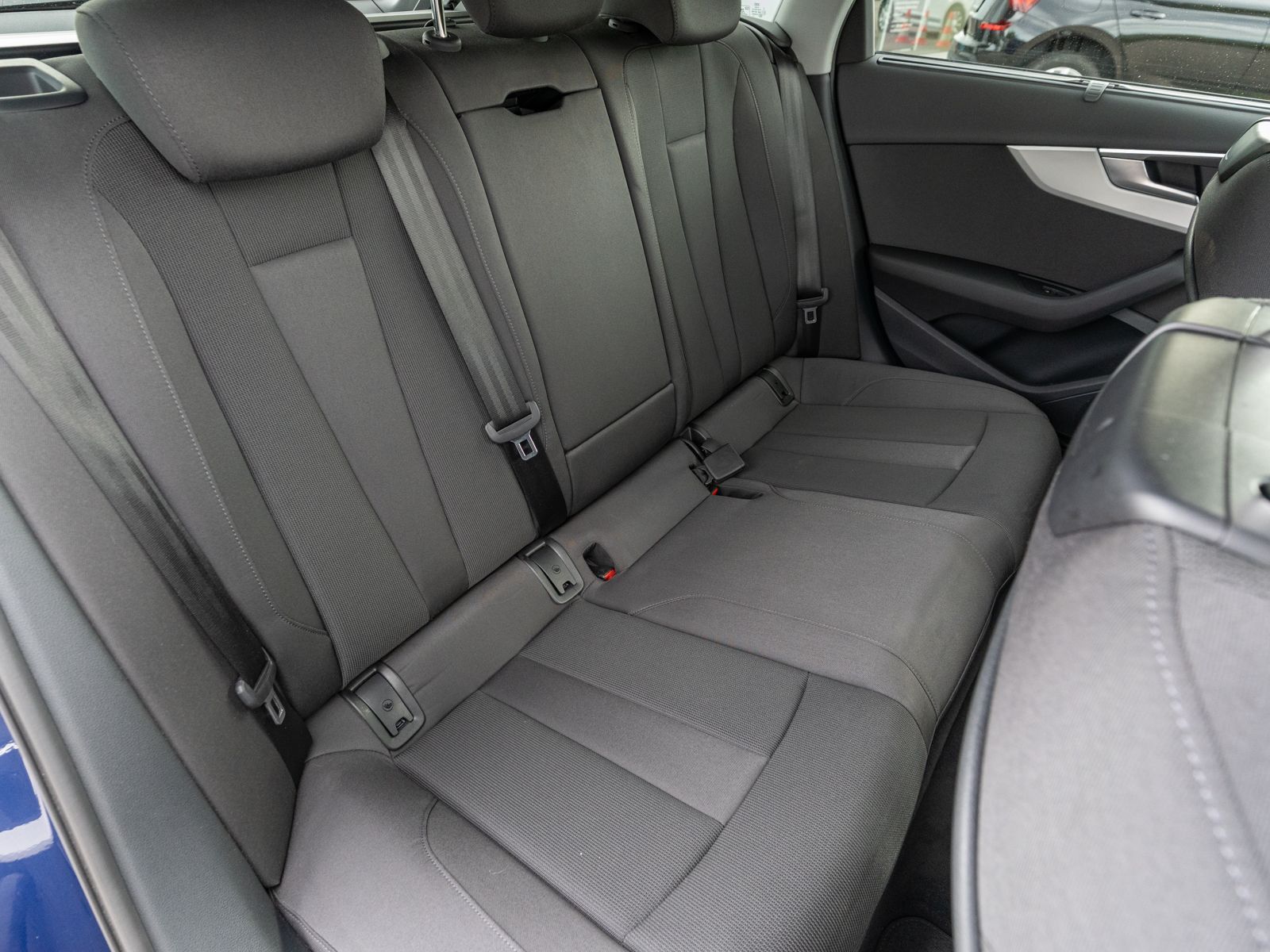 Fahrzeugabbildung Audi A4 Avant 40TDI quattro Stronic NAVI LED PDC SHZ