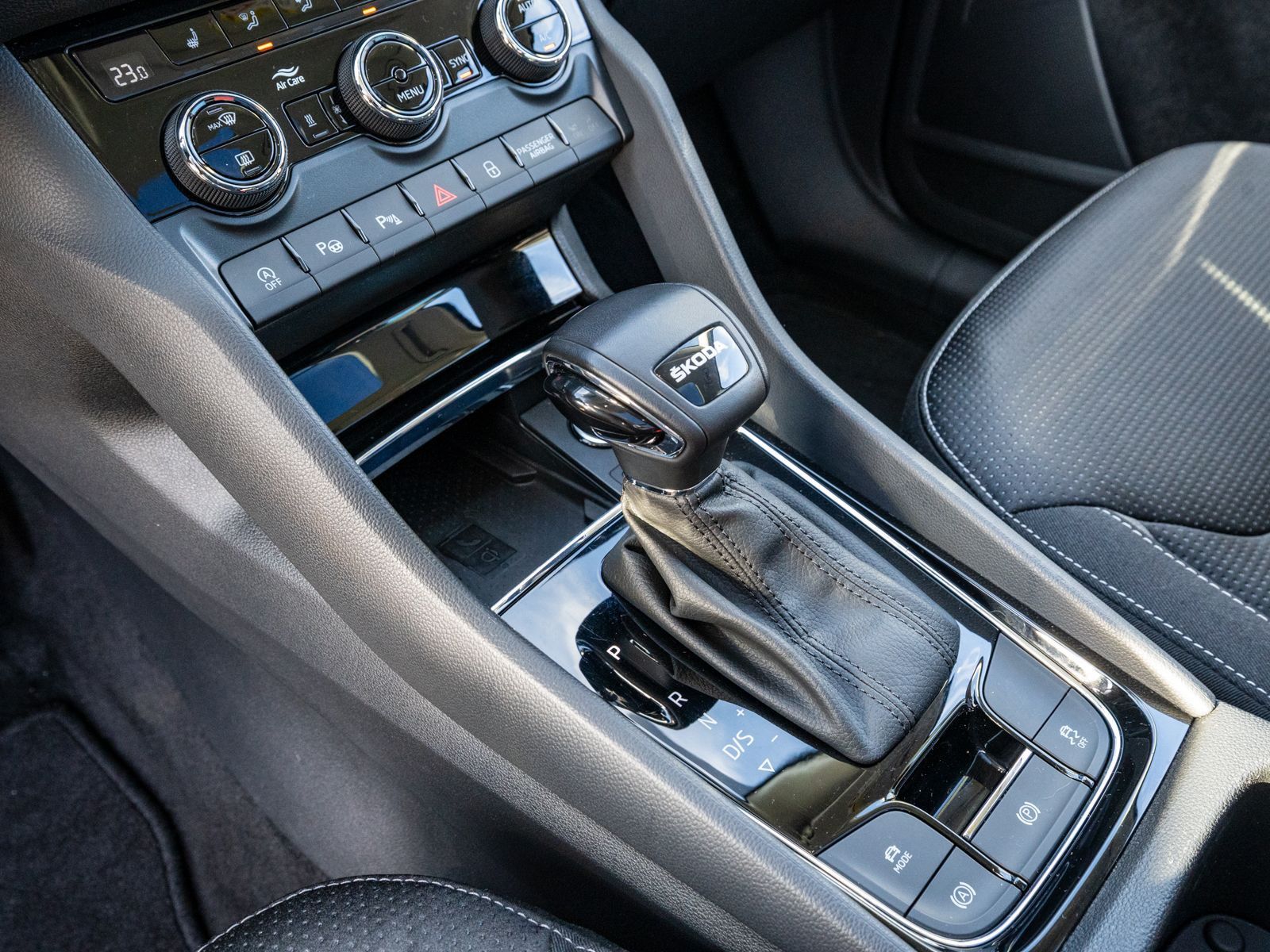 Fahrzeugabbildung SKODA Kodiaq Tour 2.0 TDI DSG LED Navi PANO Stdhzg AHK