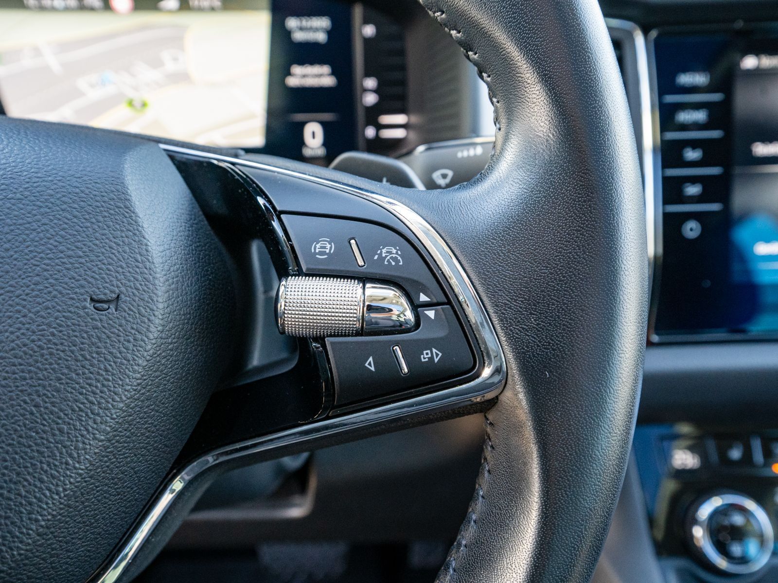 Fahrzeugabbildung SKODA Kodiaq Tour 2.0 TDI DSG LED Navi PANO Stdhzg AHK