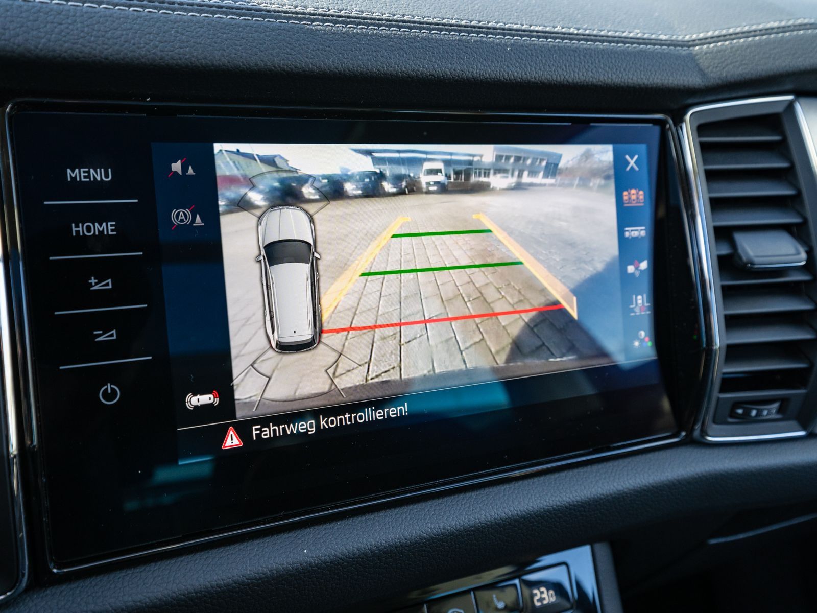 Fahrzeugabbildung SKODA Kodiaq Tour 2.0 TDI DSG LED Navi PANO Stdhzg AHK