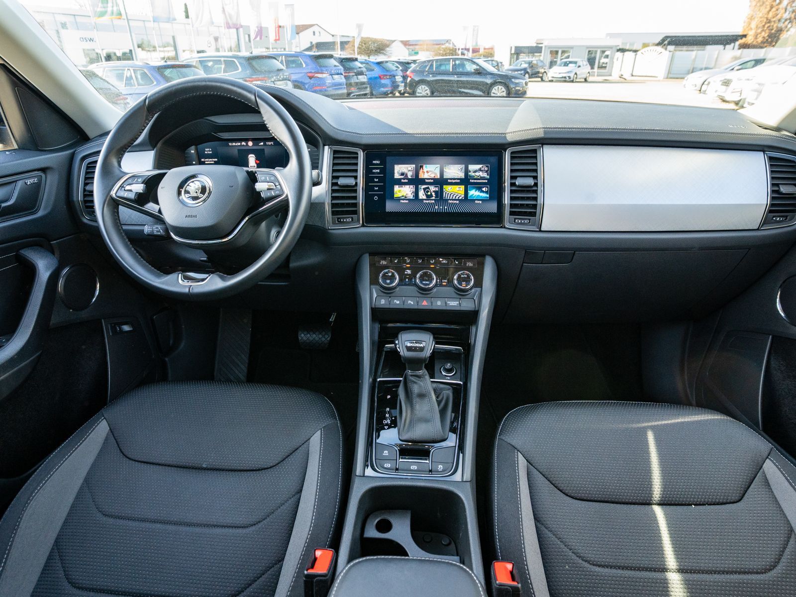 Fahrzeugabbildung SKODA Kodiaq Tour 2.0 TDI DSG LED Navi PANO Stdhzg AHK