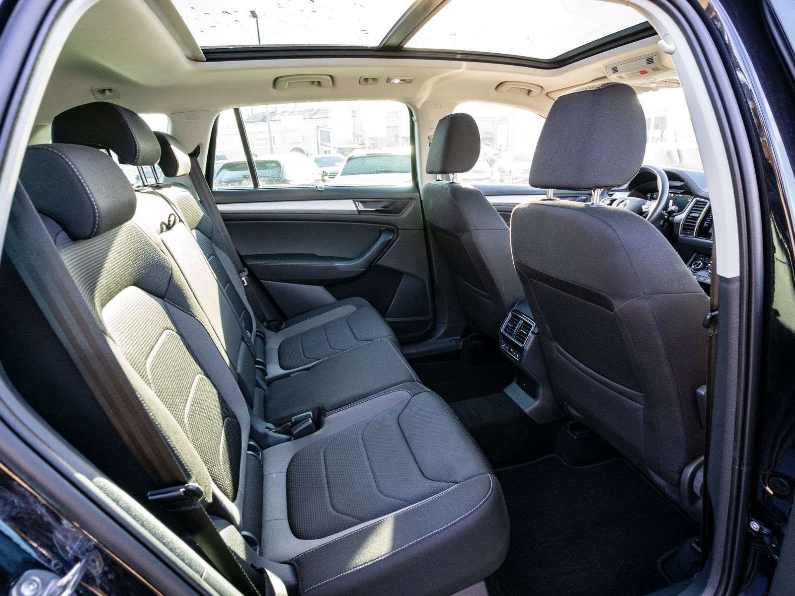 Fahrzeugabbildung SKODA Kodiaq Tour 2.0 TDI DSG LED Navi PANO Stdhzg AHK