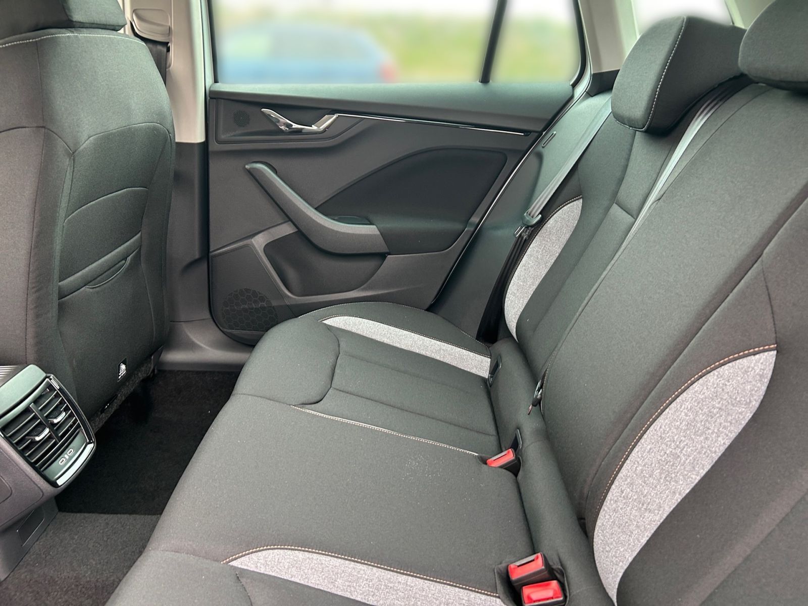 Fahrzeugabbildung SKODA Kamiq Balance 1,0 TSI 115PS DSG SHZ Kamera KESSY