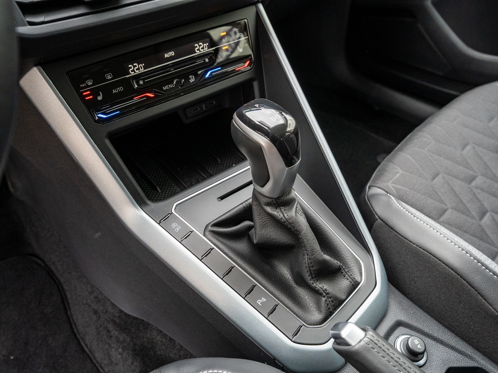 Fahrzeugabbildung Volkswagen Polo Goal 1.0TSI DSG LED Navi RFK SHZ ACC VC AHK