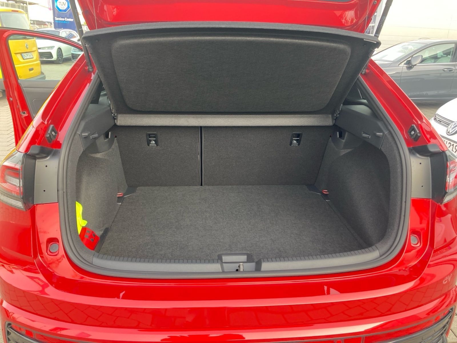 Fahrzeugabbildung Volkswagen Taigo R-Line 1,0 l TSI 116 PS DSG Navi Kamera IQ