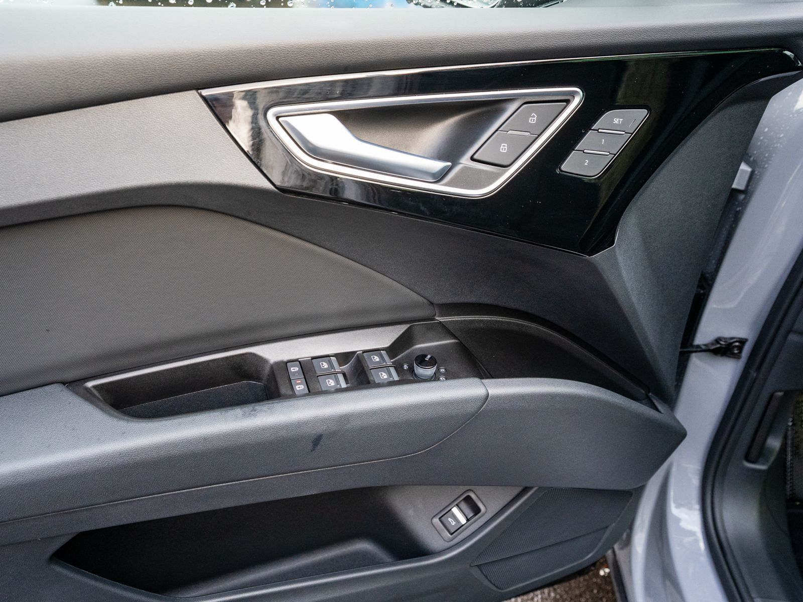 Fahrzeugabbildung Audi Q4 45 e-tron S line NAVI LED PANO RFK ACC SHZ