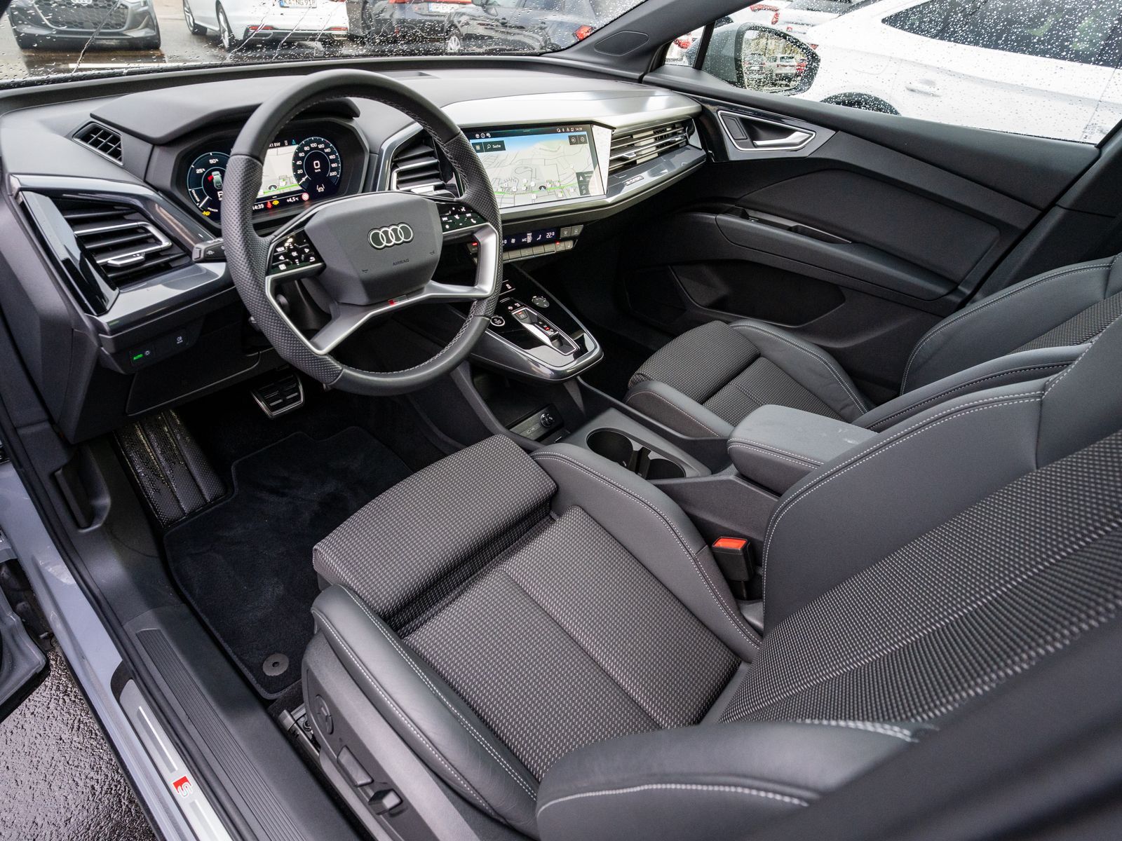 Fahrzeugabbildung Audi Q4 45 e-tron S line NAVI LED PANO RFK ACC SHZ