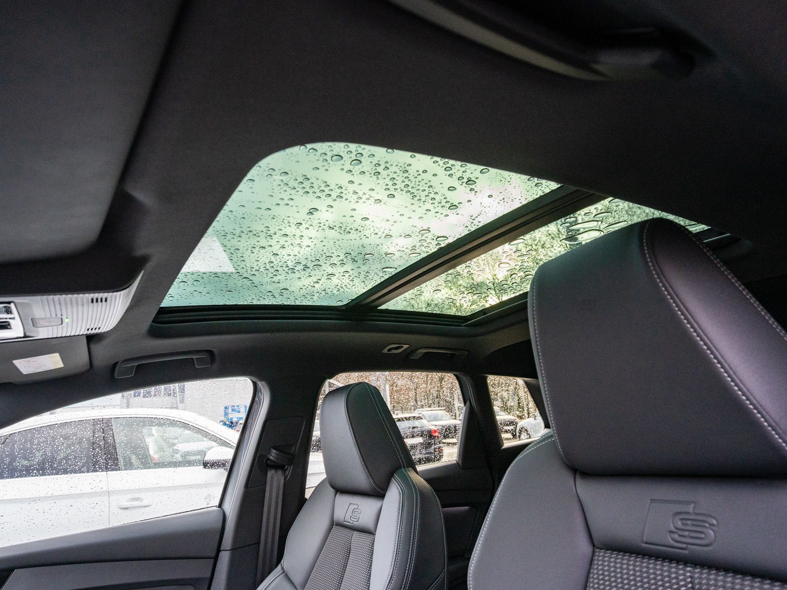 Fahrzeugabbildung Audi Q4 45 e-tron S line NAVI LED PANO RFK ACC SHZ