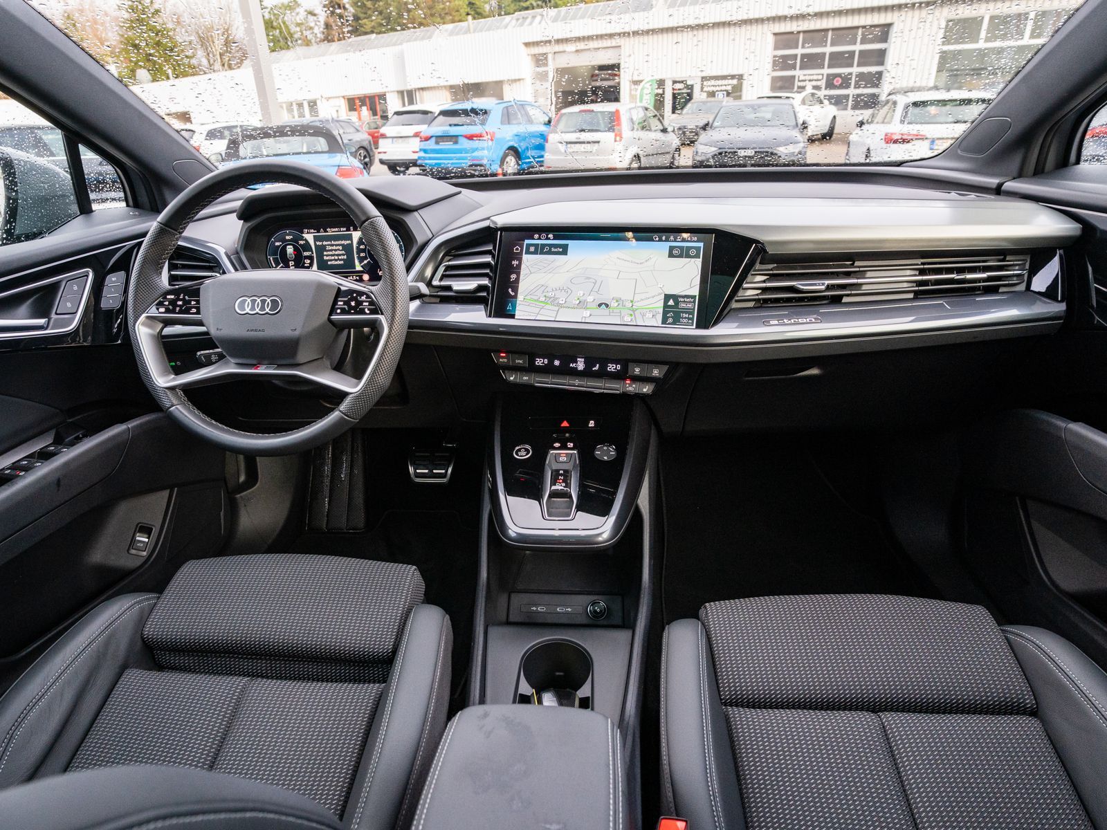 Fahrzeugabbildung Audi Q4 45 e-tron S line NAVI LED PANO RFK ACC SHZ