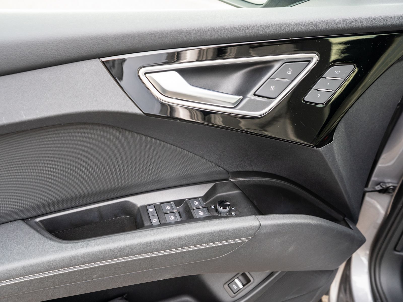 Fahrzeugabbildung Audi Q4 50 e-tron S line quattro NAVI MATRIX AHK RFK