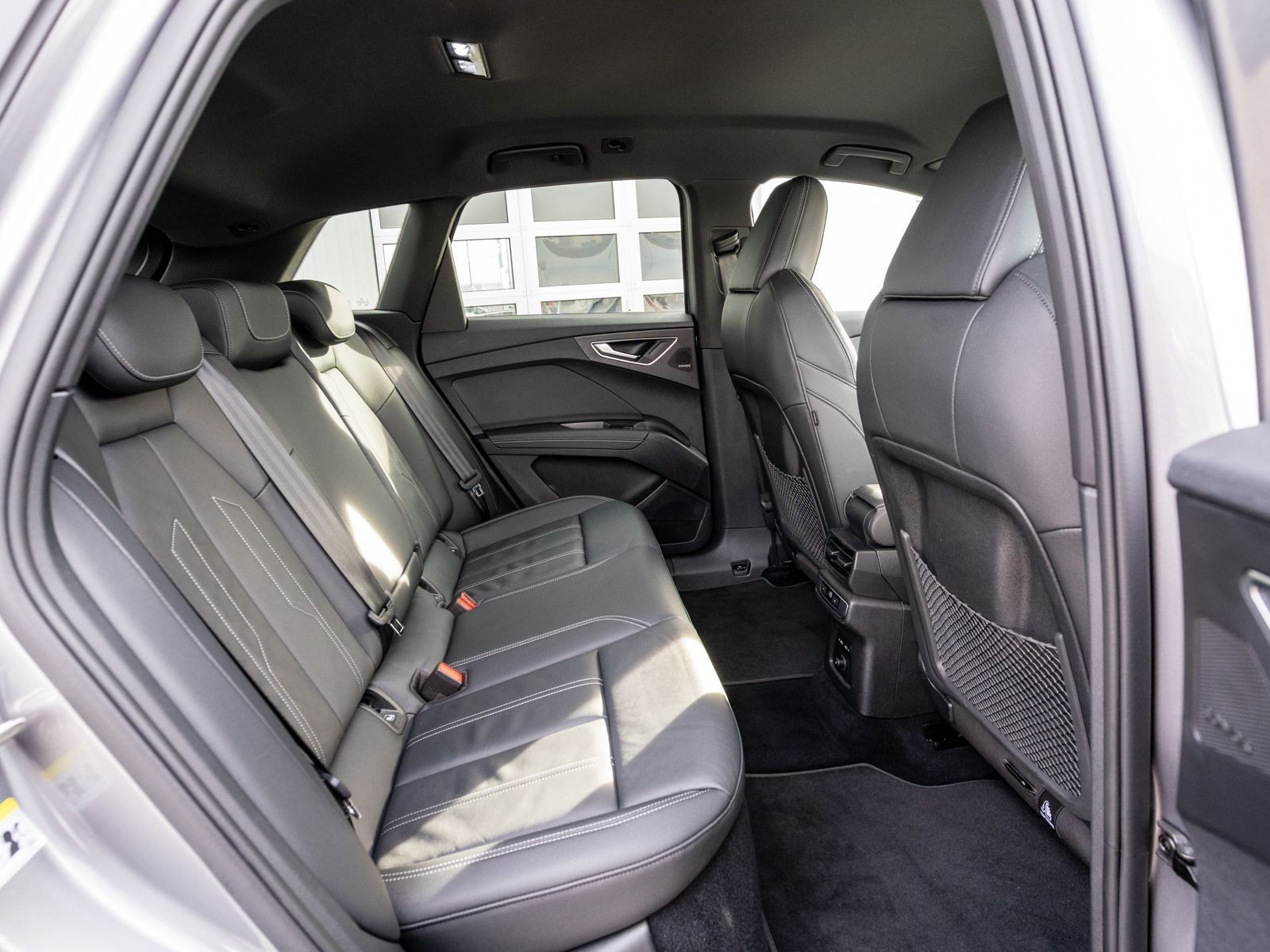 Fahrzeugabbildung Audi Q4 50 e-tron S line quattro NAVI MATRIX AHK RFK