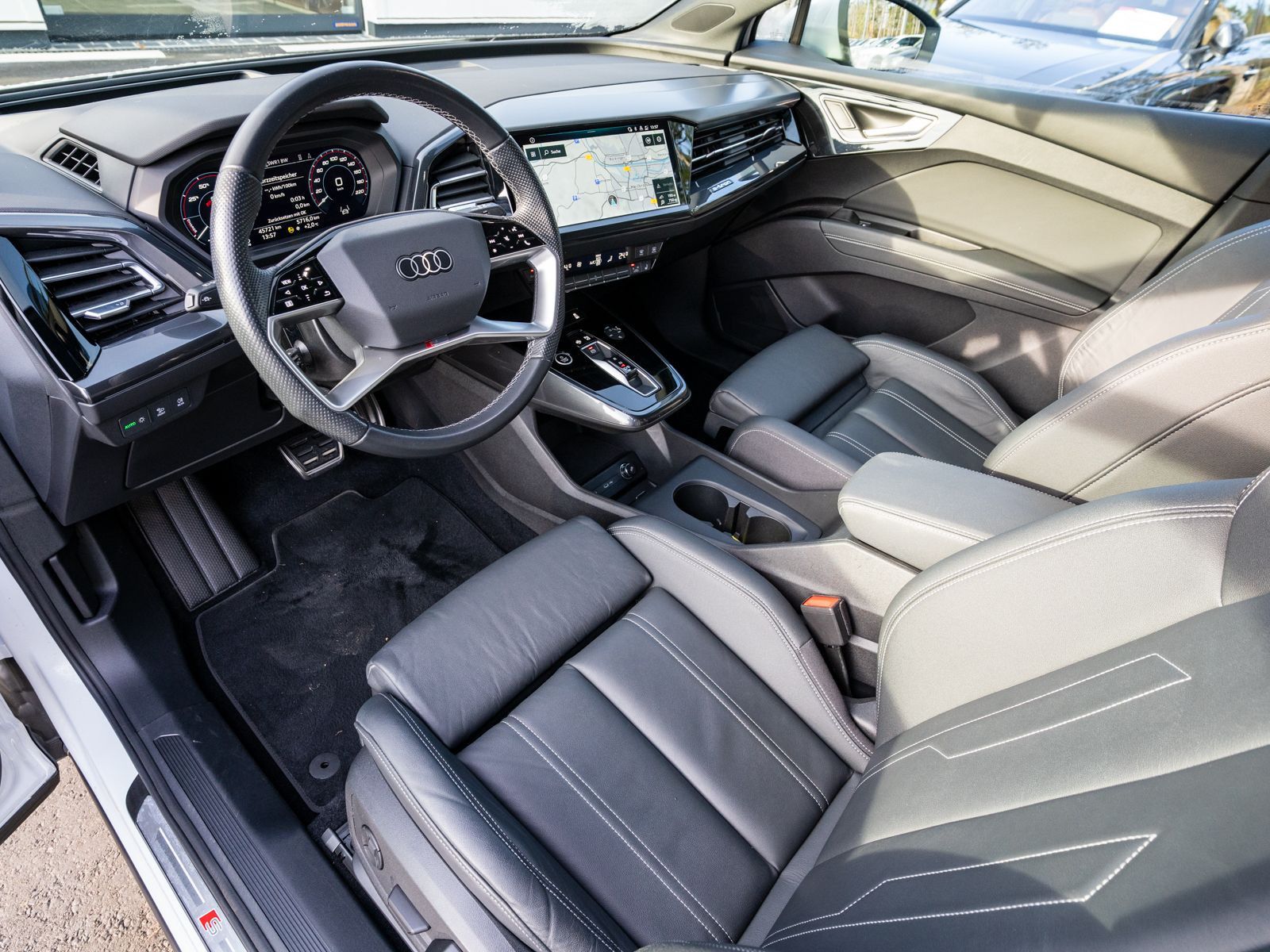 Fahrzeugabbildung Audi Q4 50 e-tron S line quattro NAVI MATRIX AHK RFK