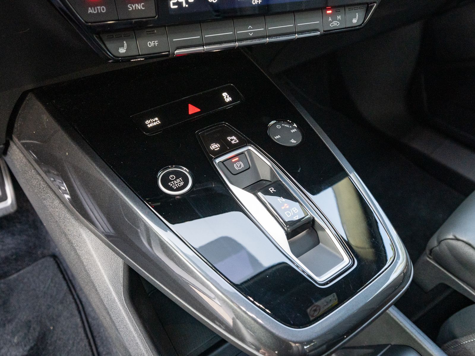 Fahrzeugabbildung Audi Q4 50 e-tron S line quattro NAVI MATRIX AHK RFK