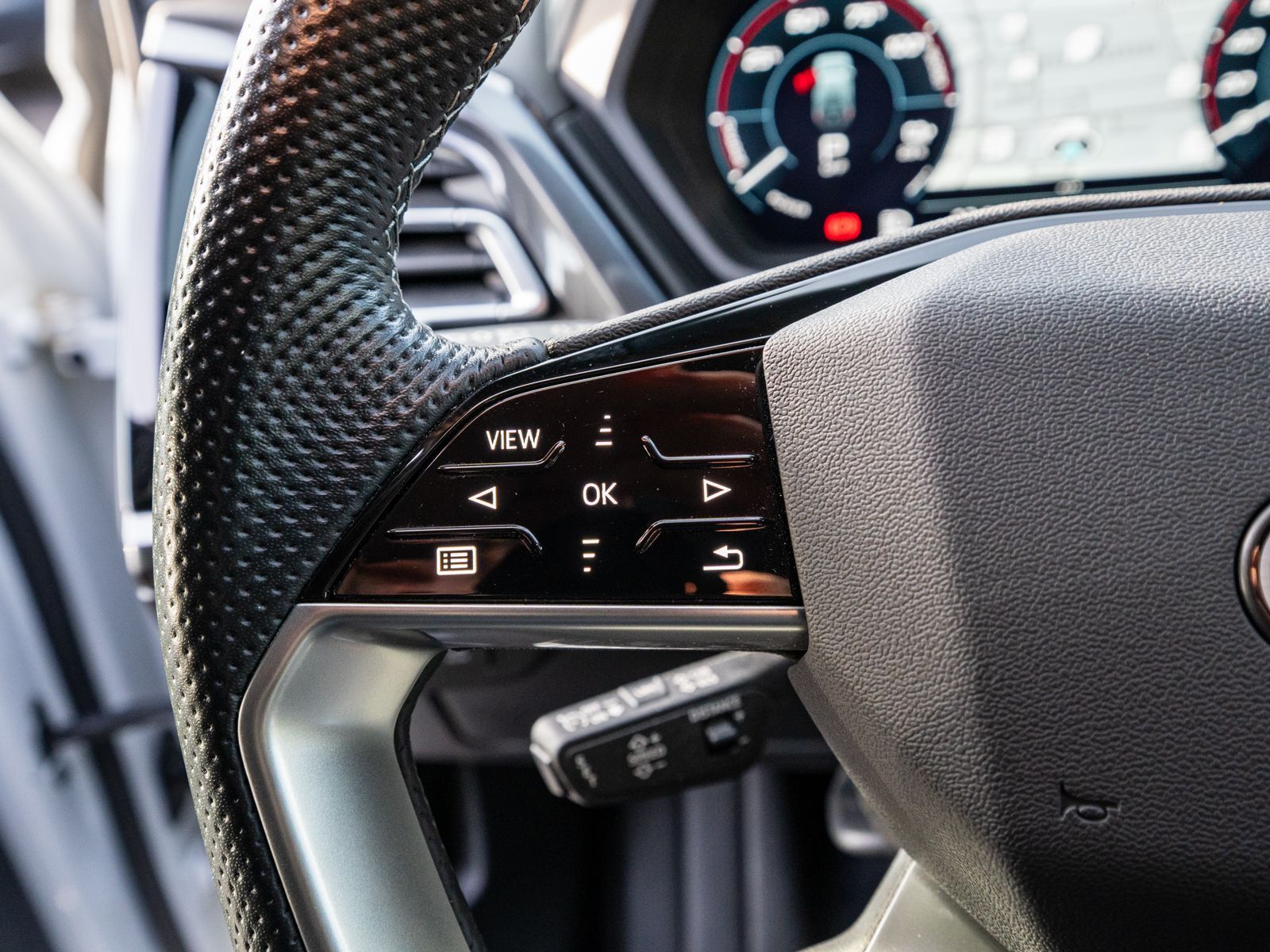 Fahrzeugabbildung Audi Q4 50 e-tron S line quattro NAVI MATRIX AHK RFK