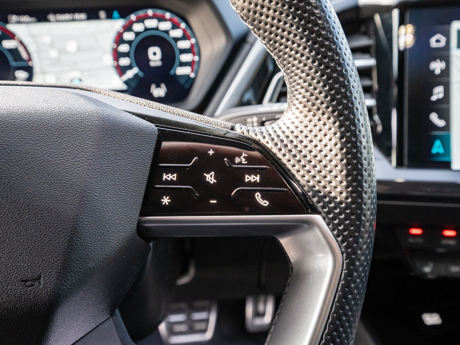 Fahrzeugabbildung Audi Q4 50 e-tron S line quattro NAVI MATRIX AHK RFK