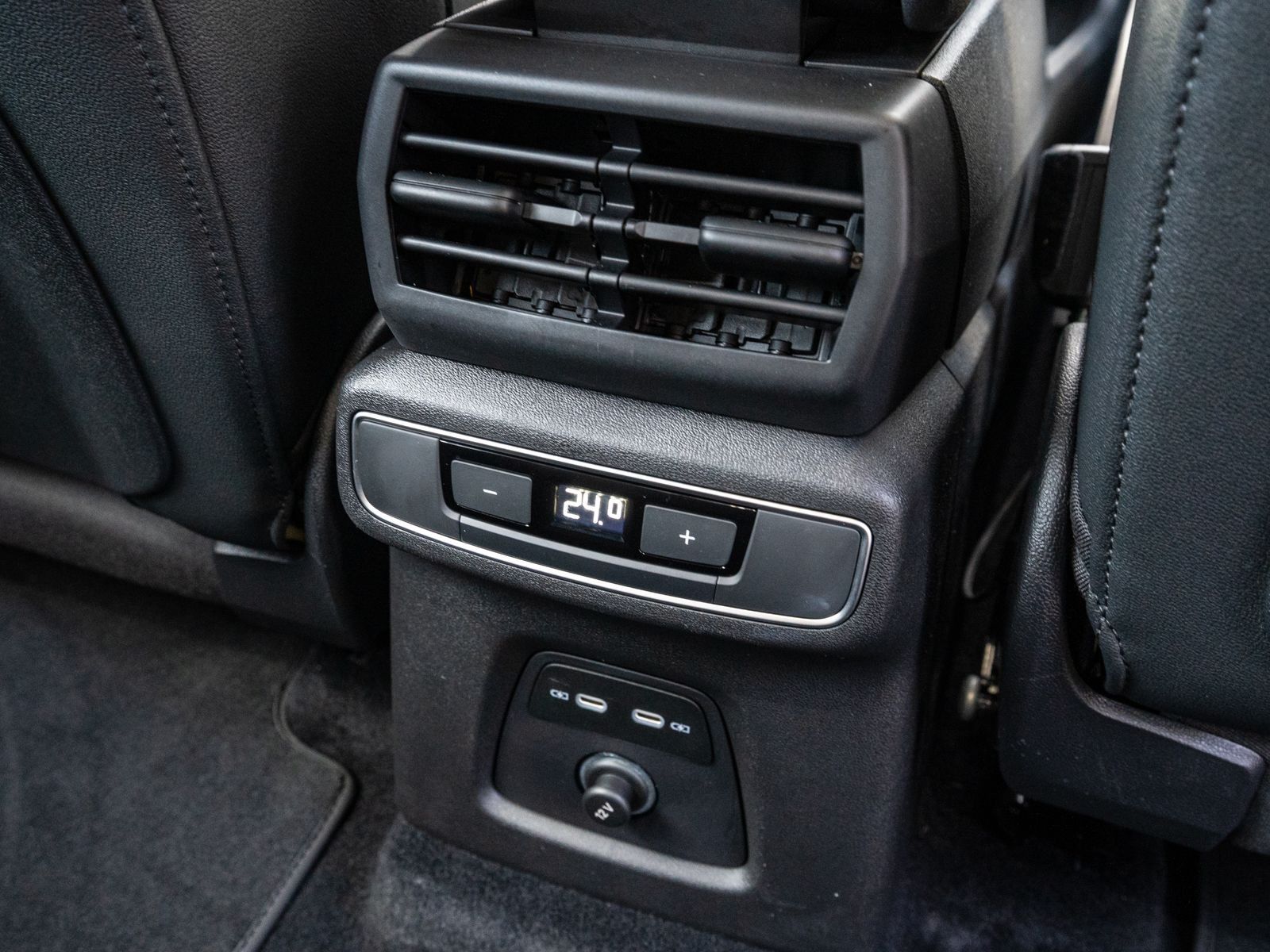 Fahrzeugabbildung Audi Q4 50 e-tron S line quattro NAVI MATRIX AHK RFK