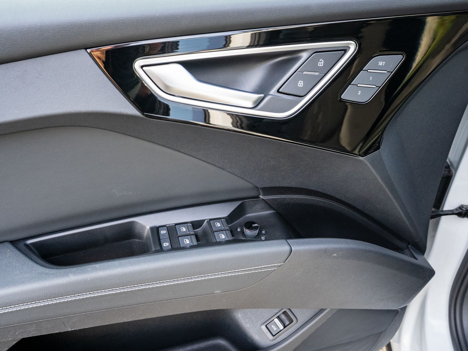 Fahrzeugabbildung Audi Q4 50 e-tron S line quattro NAVI MATRIX AHK RFK