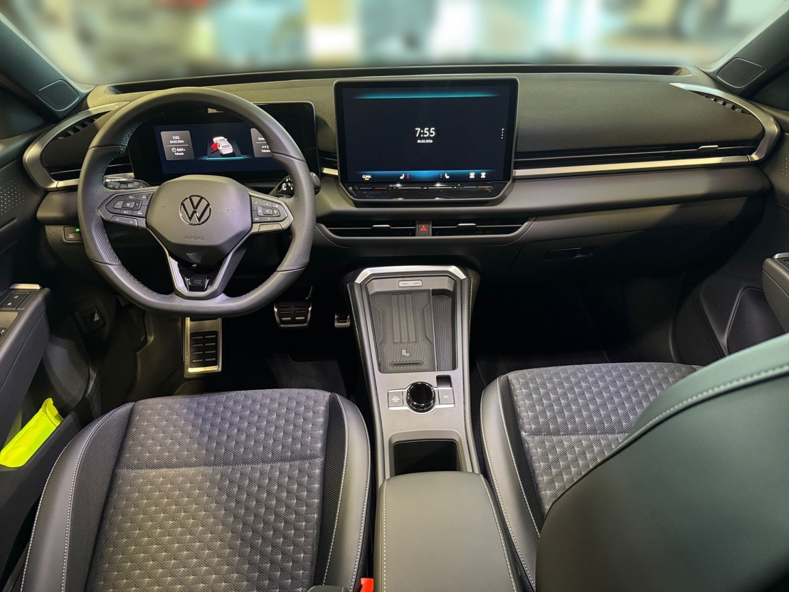 Fahrzeugabbildung Volkswagen T-Roc R-Line NEUES MODELL 1.5eTSI DSG ACC SHZ NA