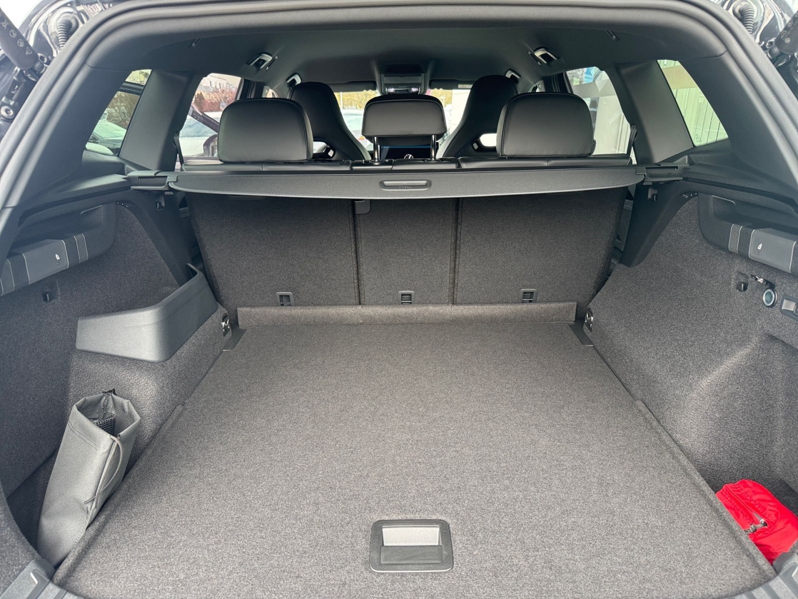 Fahrzeugabbildung Volkswagen Tayron R-Line 2.0 TSI 4MOTION DSG AHK "IQ.Light"