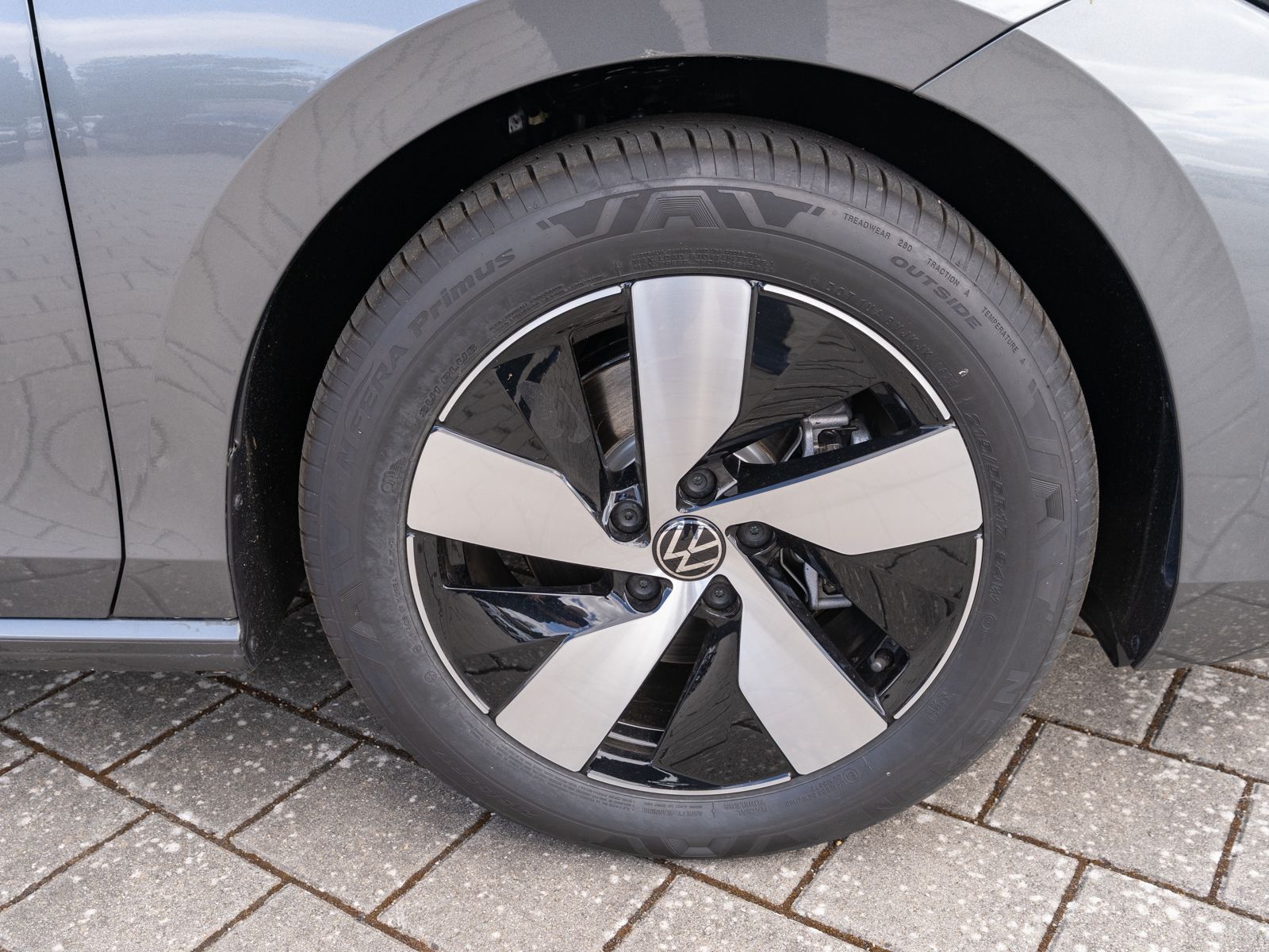 Fahrzeugabbildung Volkswagen Passat Variant Business 2.0 TDI DSG 360° DCC HUD