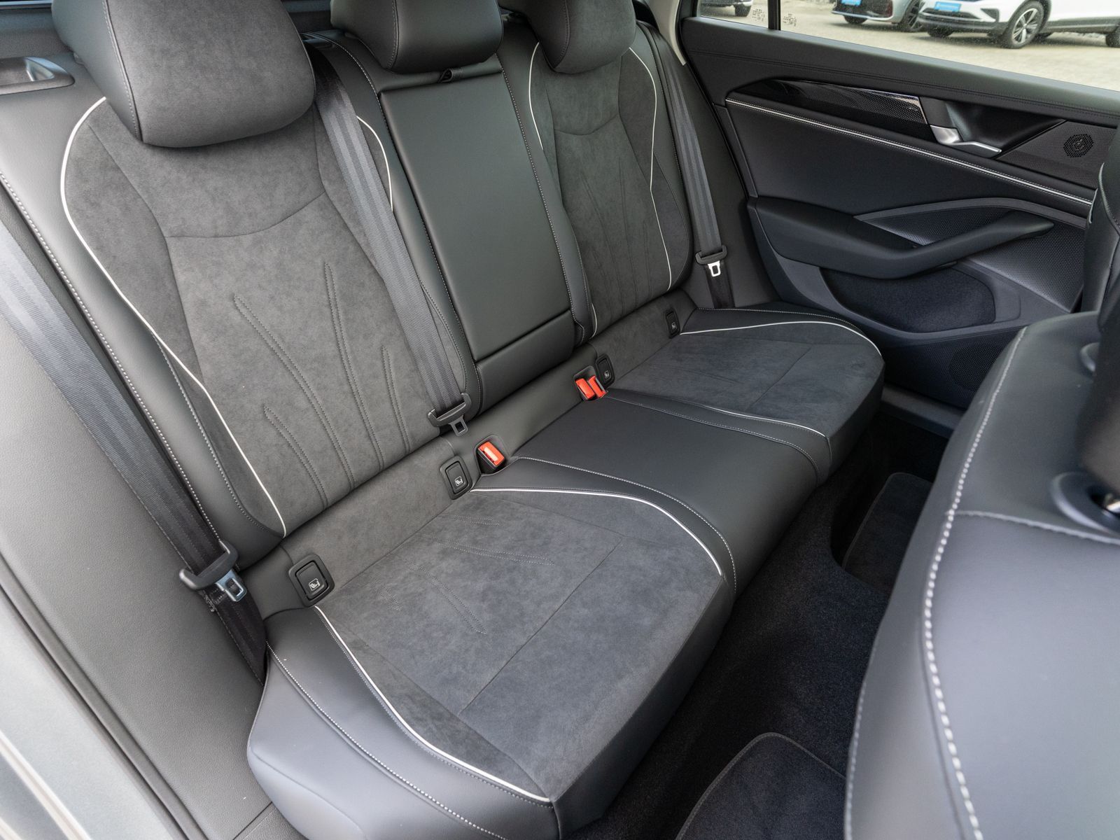 Fahrzeugabbildung Volkswagen Passat Variant Business 2.0 TDI DSG 360° DCC HUD