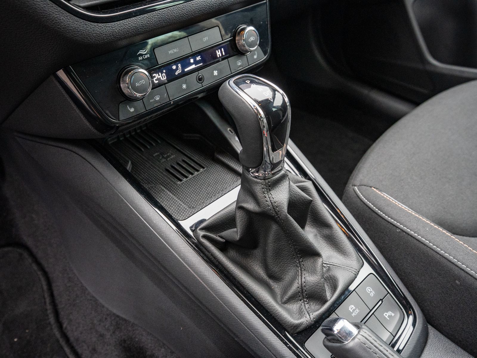 Fahrzeugabbildung SKODA Scala Selection Tour 1.5TSI DSG AHK ACC Navi LED