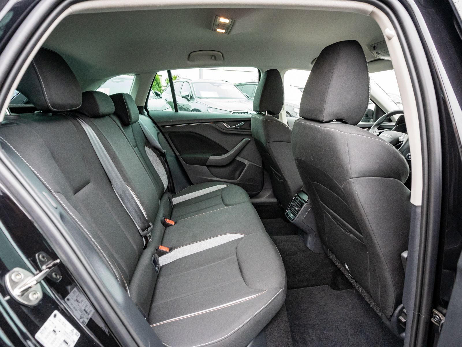 Fahrzeugabbildung SKODA Scala Selection Tour 1.5TSI DSG AHK ACC Navi LED